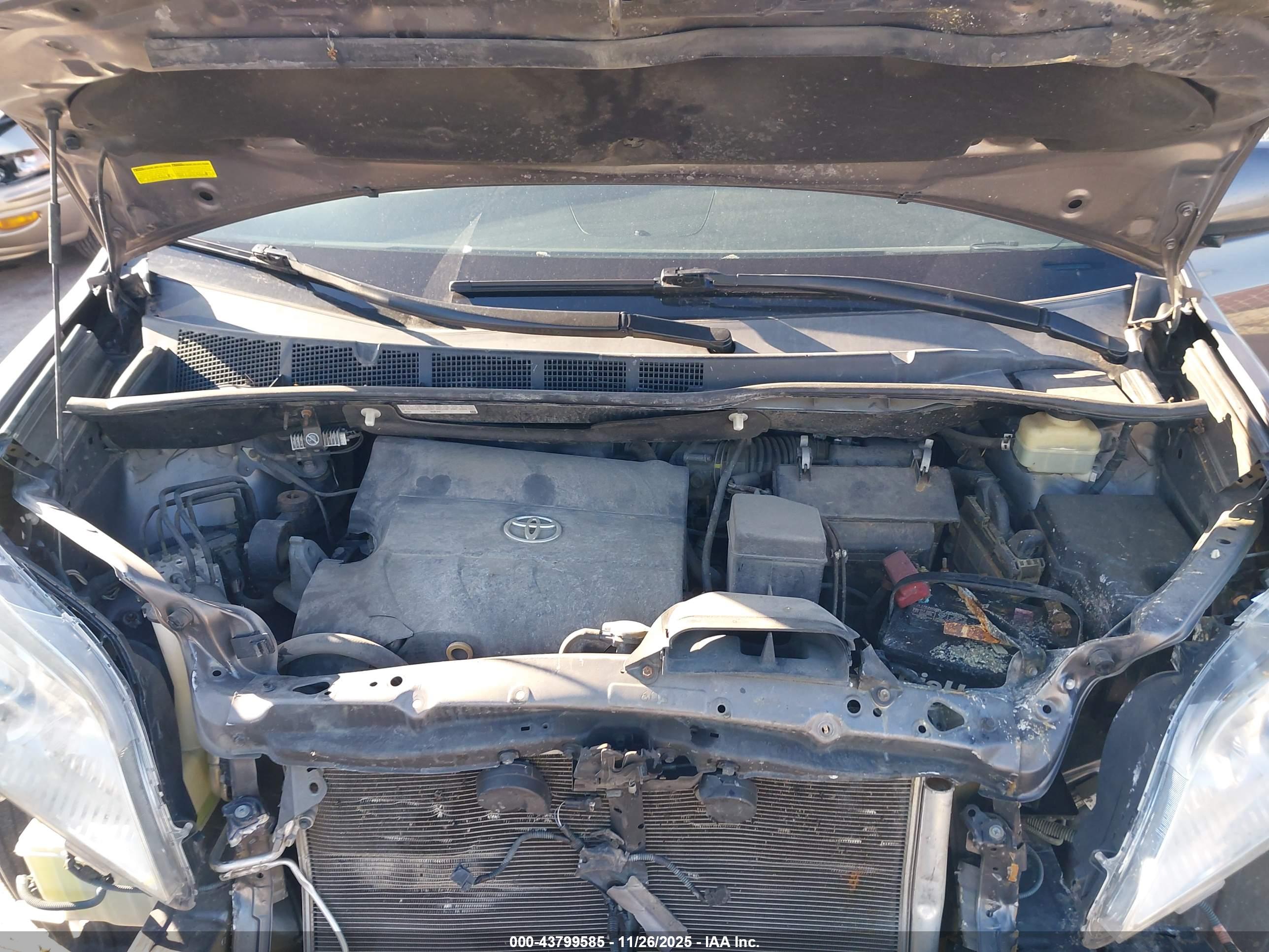 TOYOTA SIENNA image 10