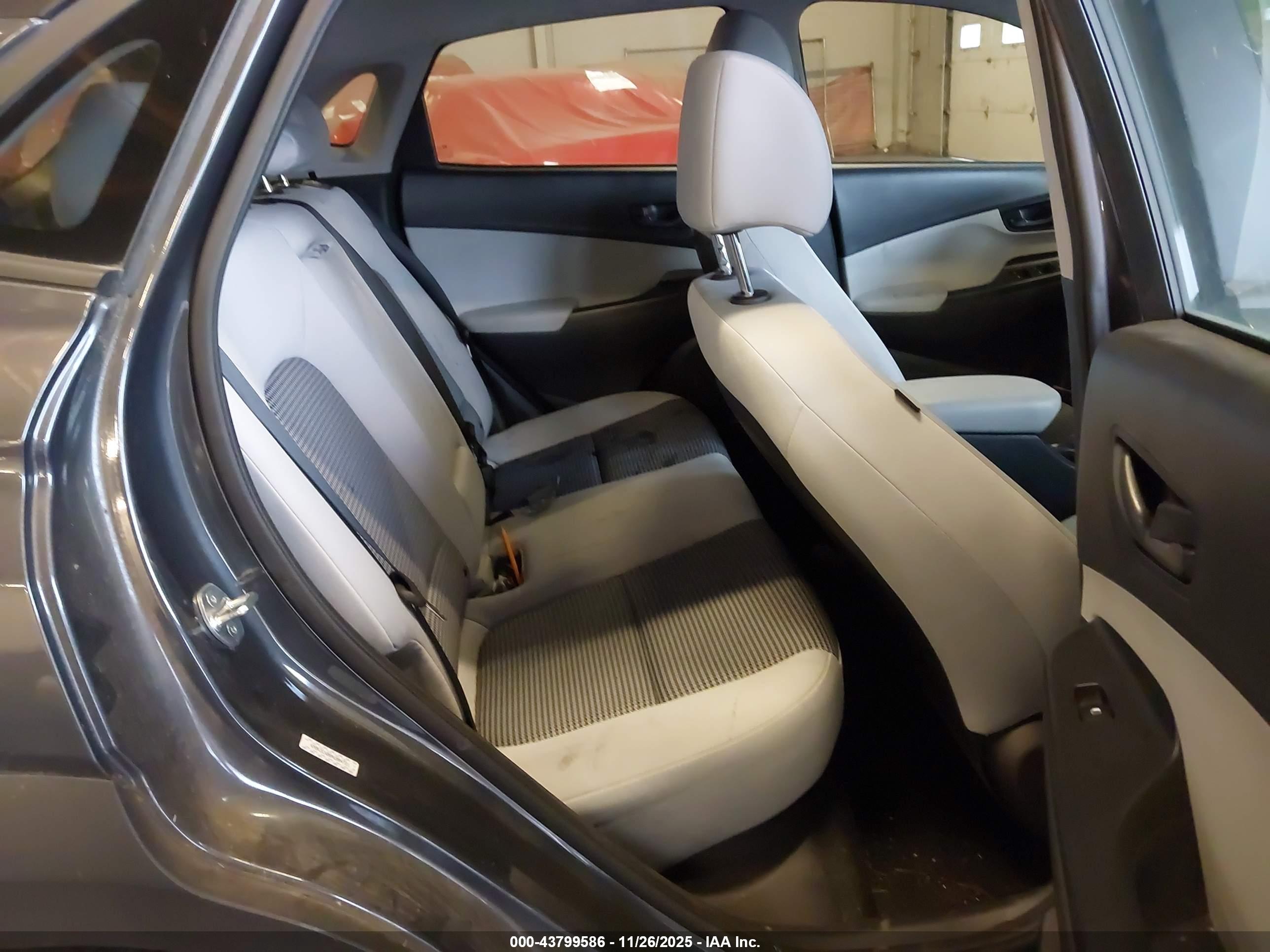 HYUNDAI KONA image 8