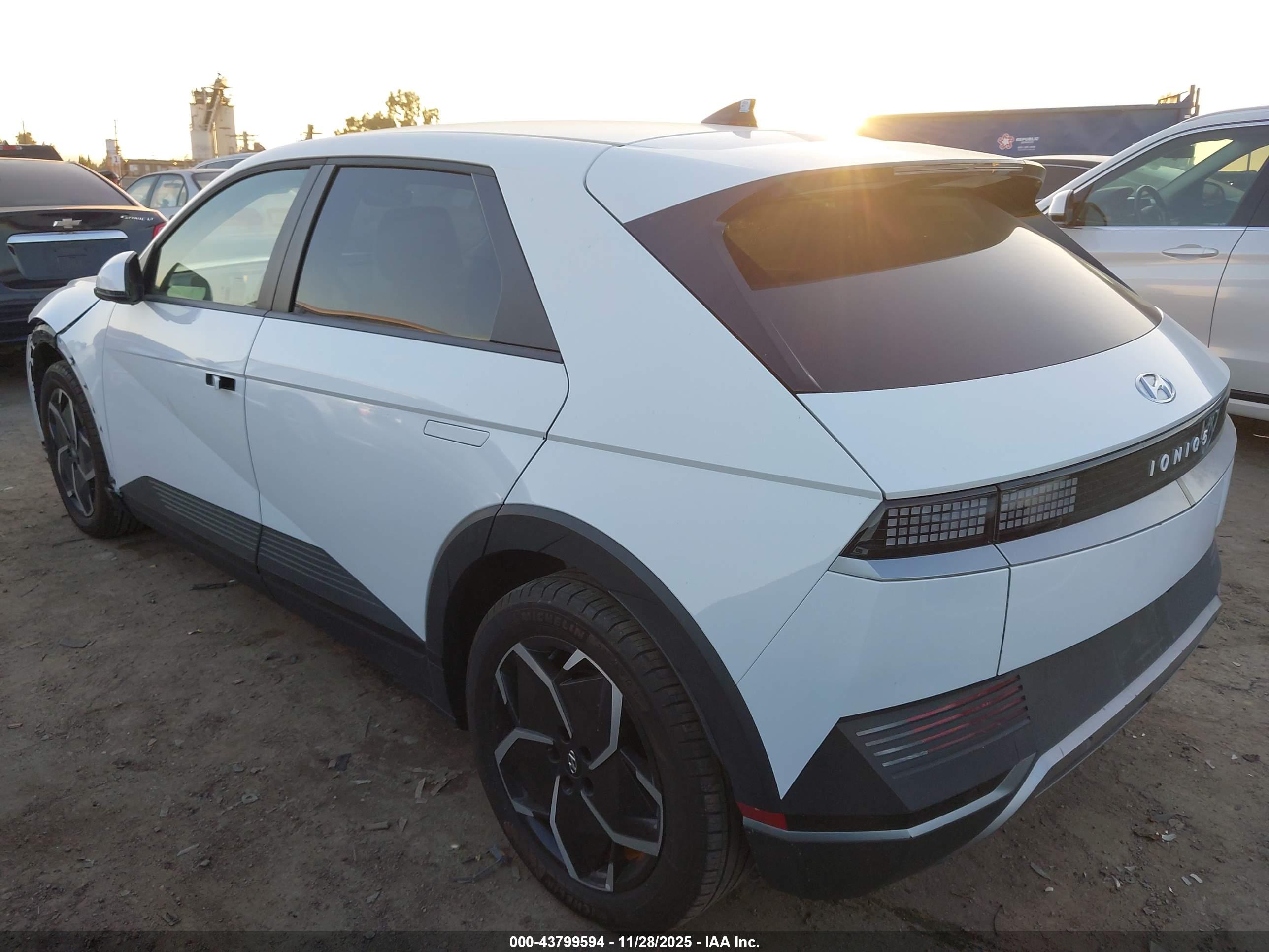 HYUNDAI IONIQ image 3