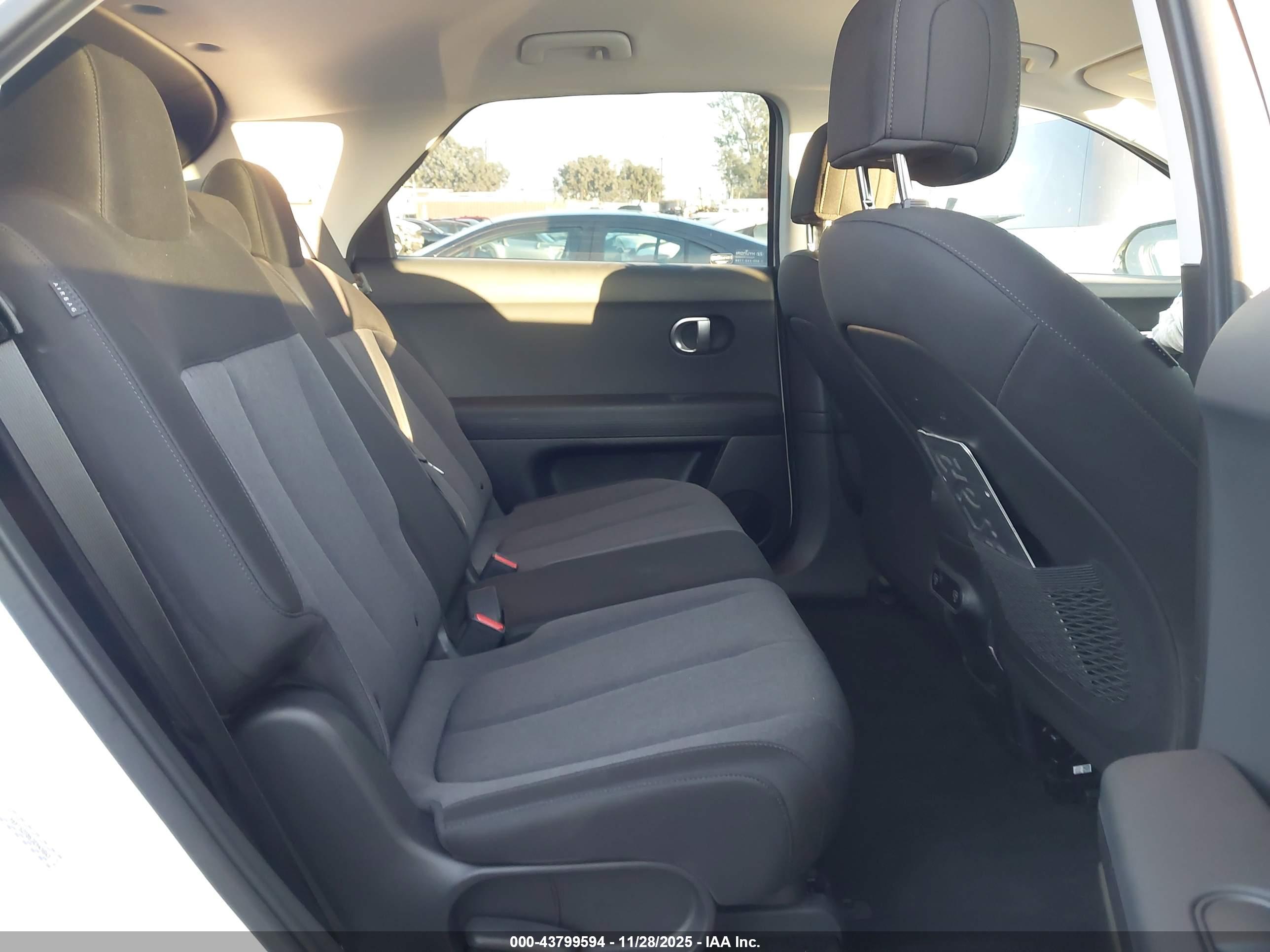 HYUNDAI IONIQ image 8