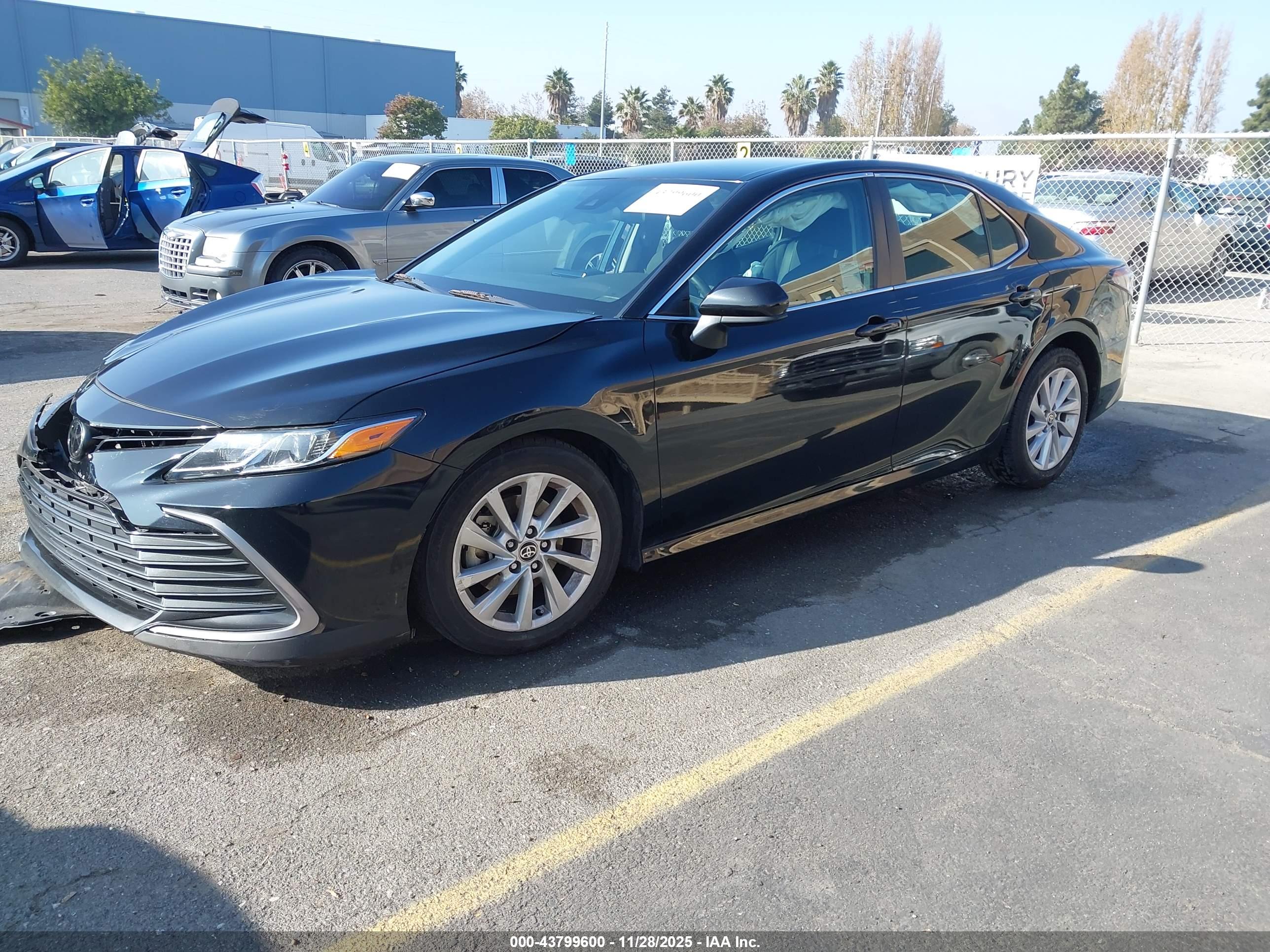 TOYOTA CAMRY image 2
