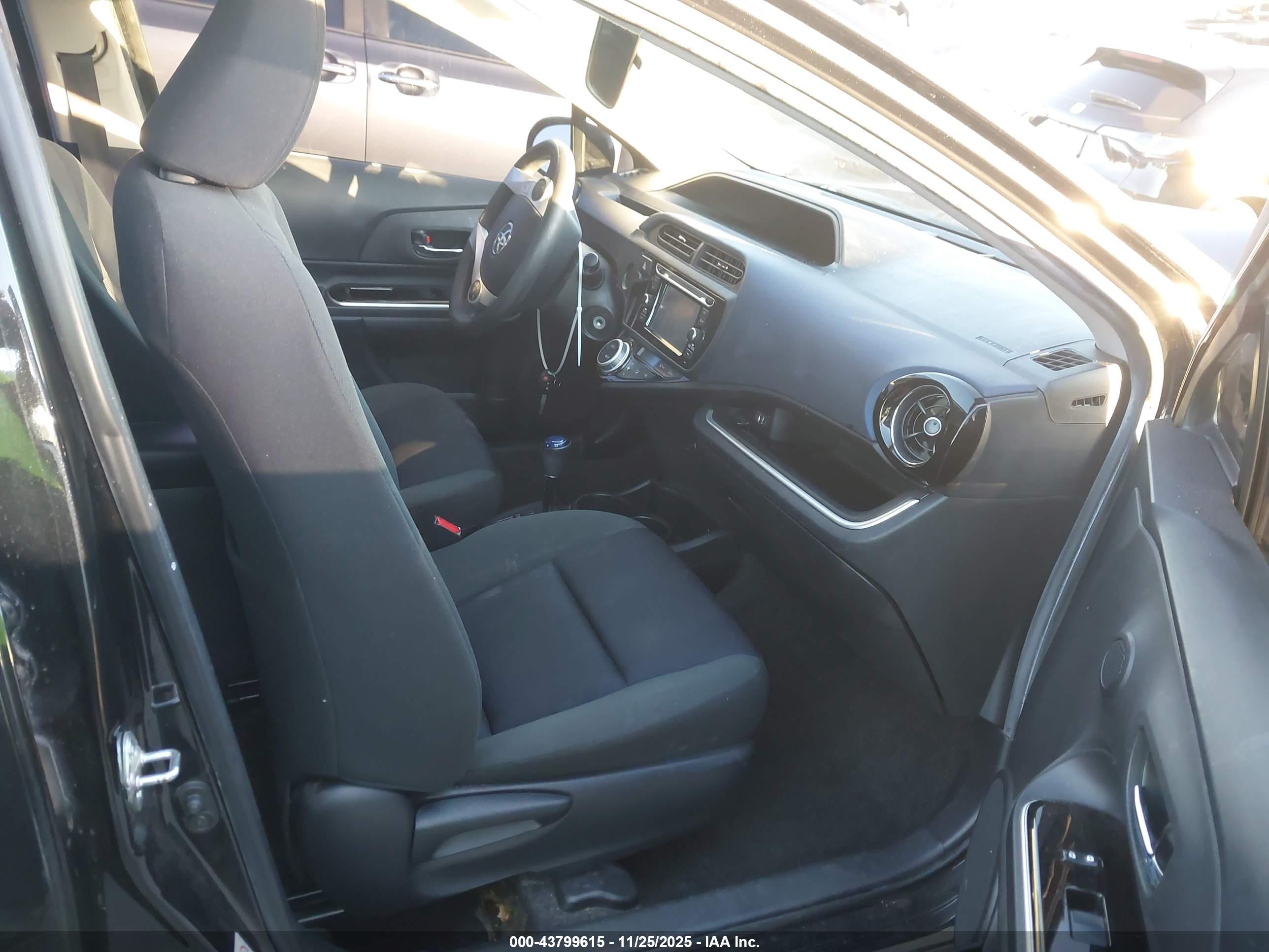 TOYOTA PRIUS image 5