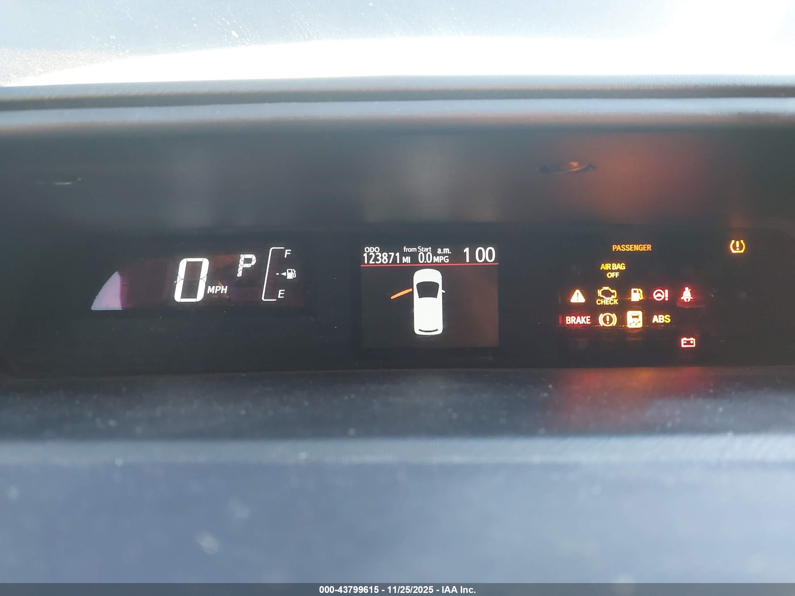 TOYOTA PRIUS image 7