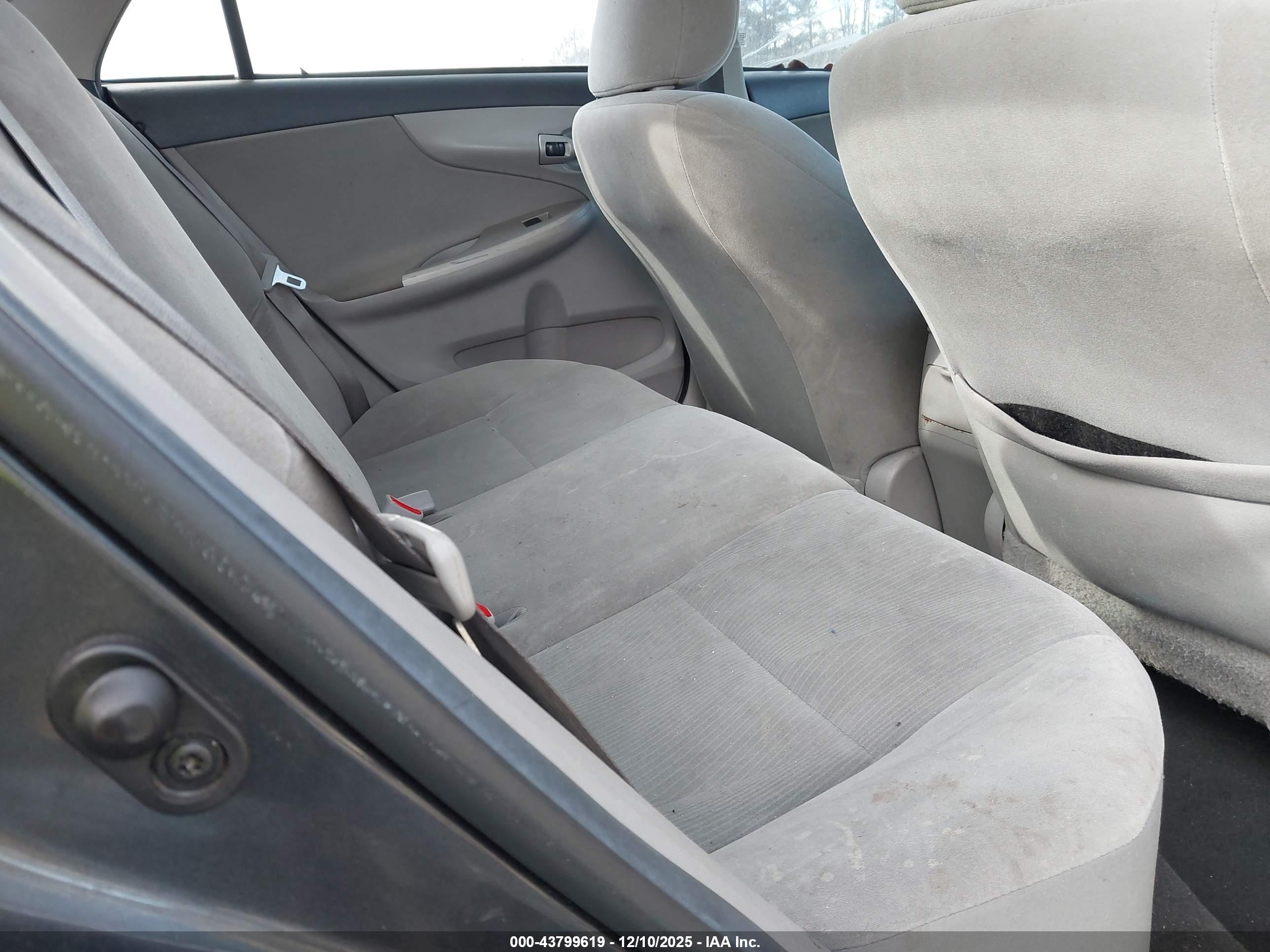 TOYOTA COROLLA image 8