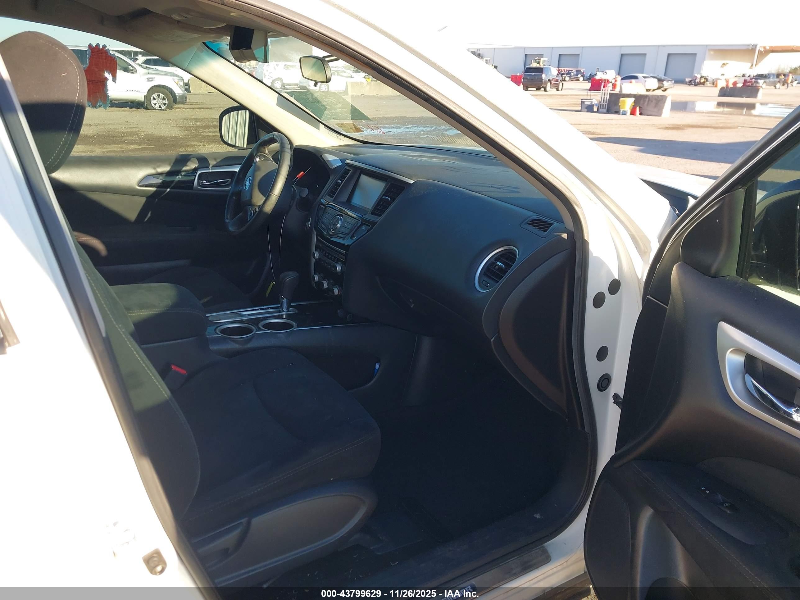 NISSAN PATHFINDER image 5