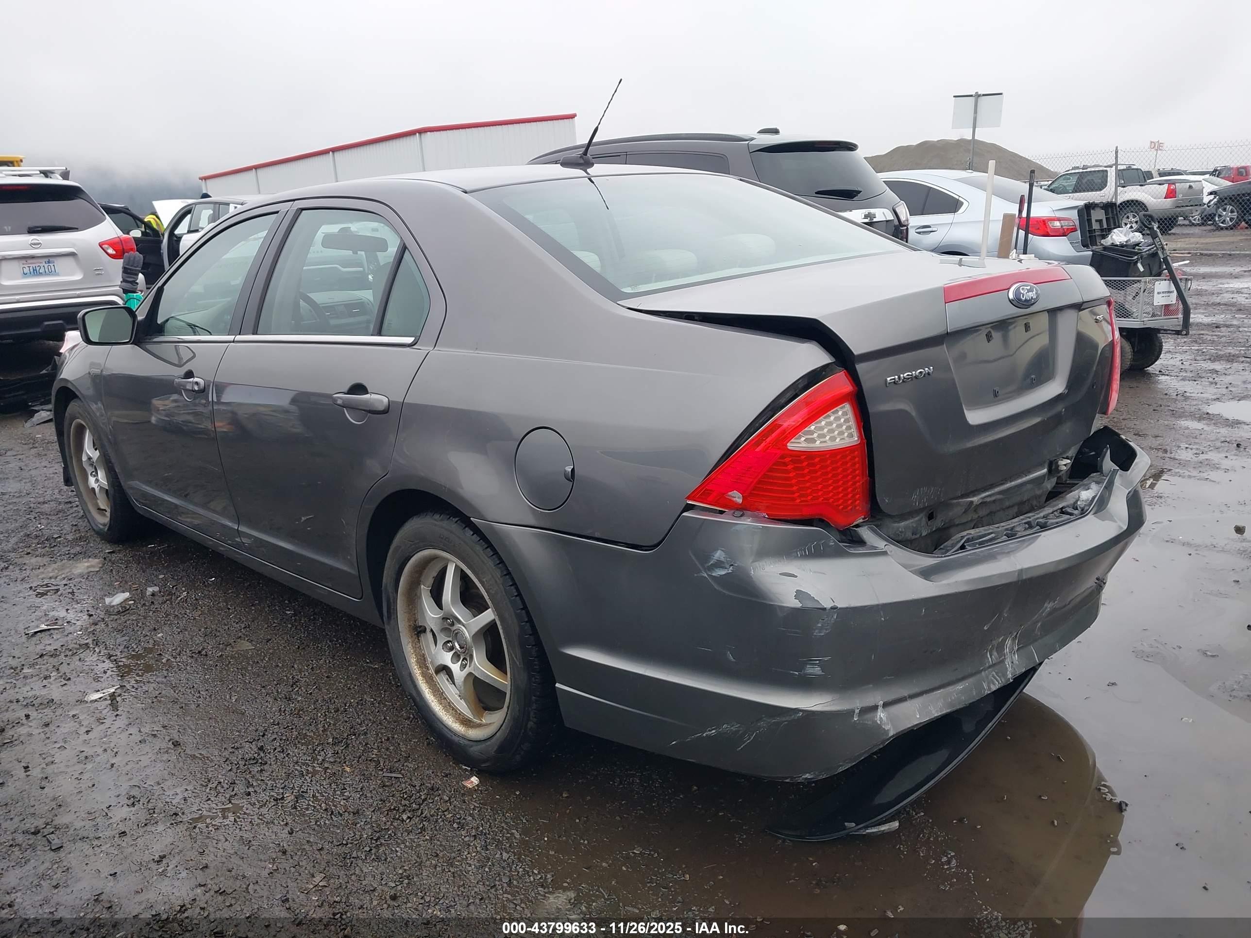 FORD FUSION image 3