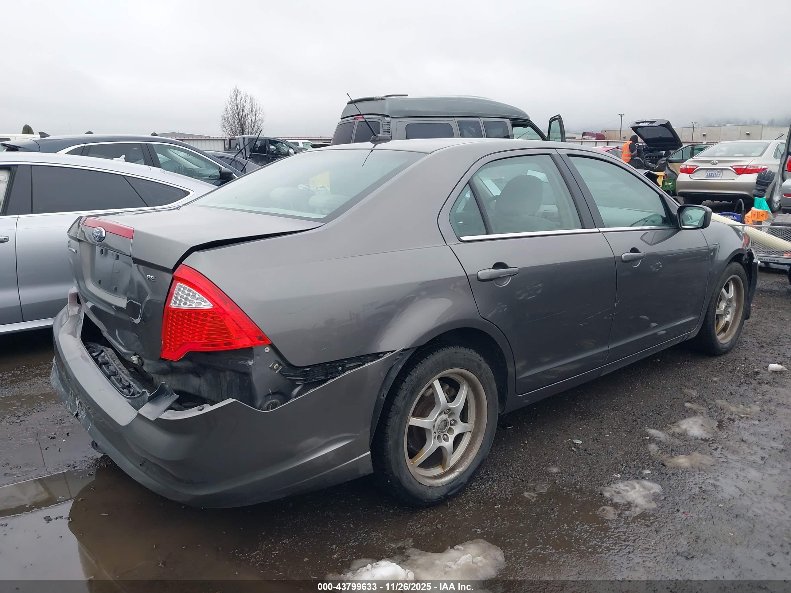 FORD FUSION image 4