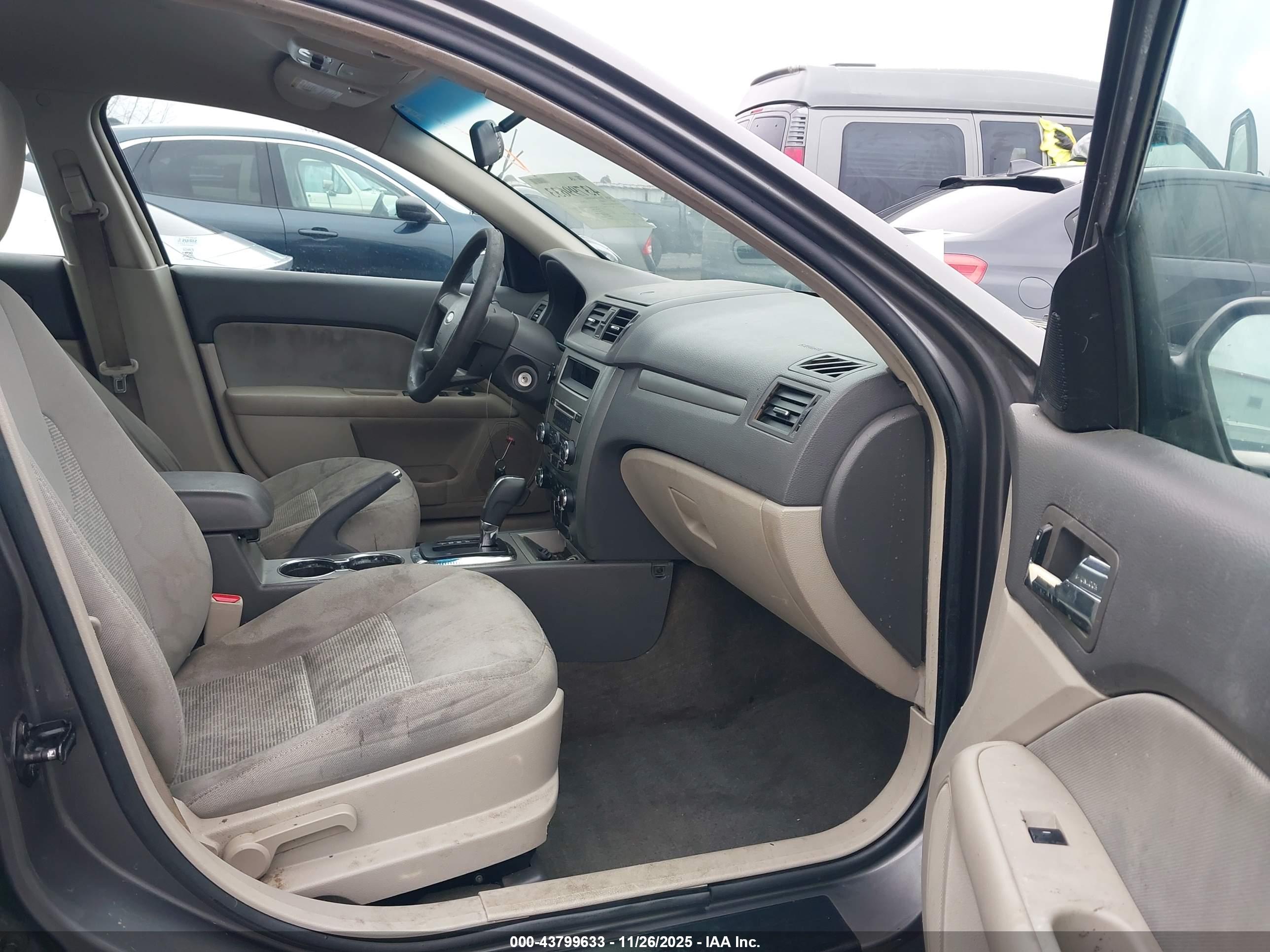 FORD FUSION image 5