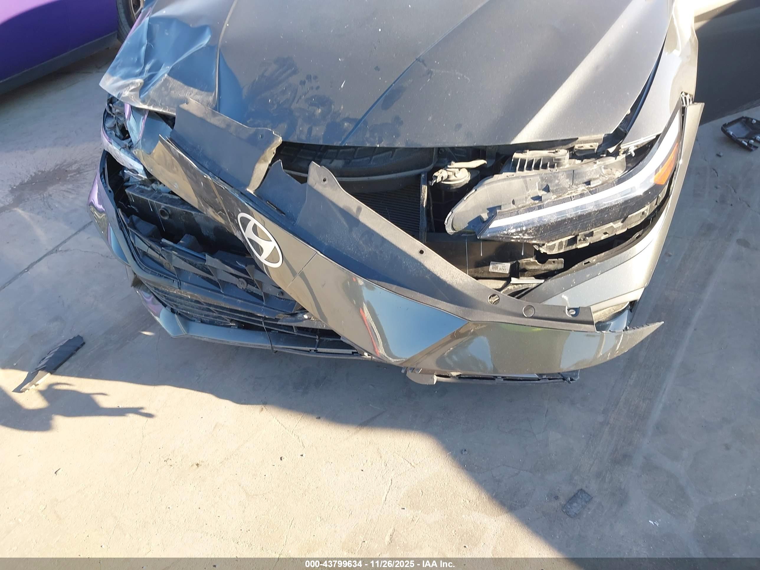 HYUNDAI ELANTRA image 6