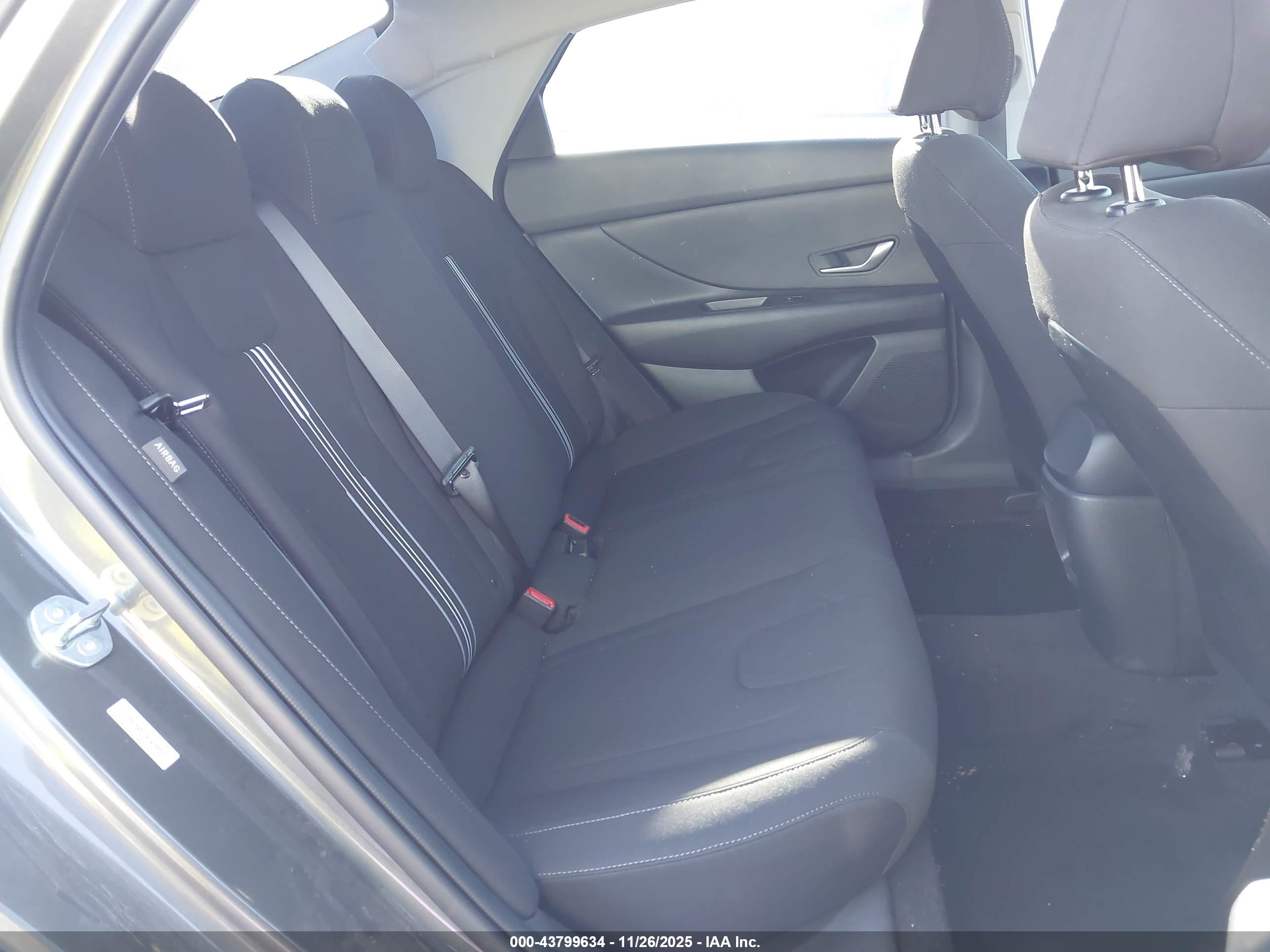 HYUNDAI ELANTRA image 8