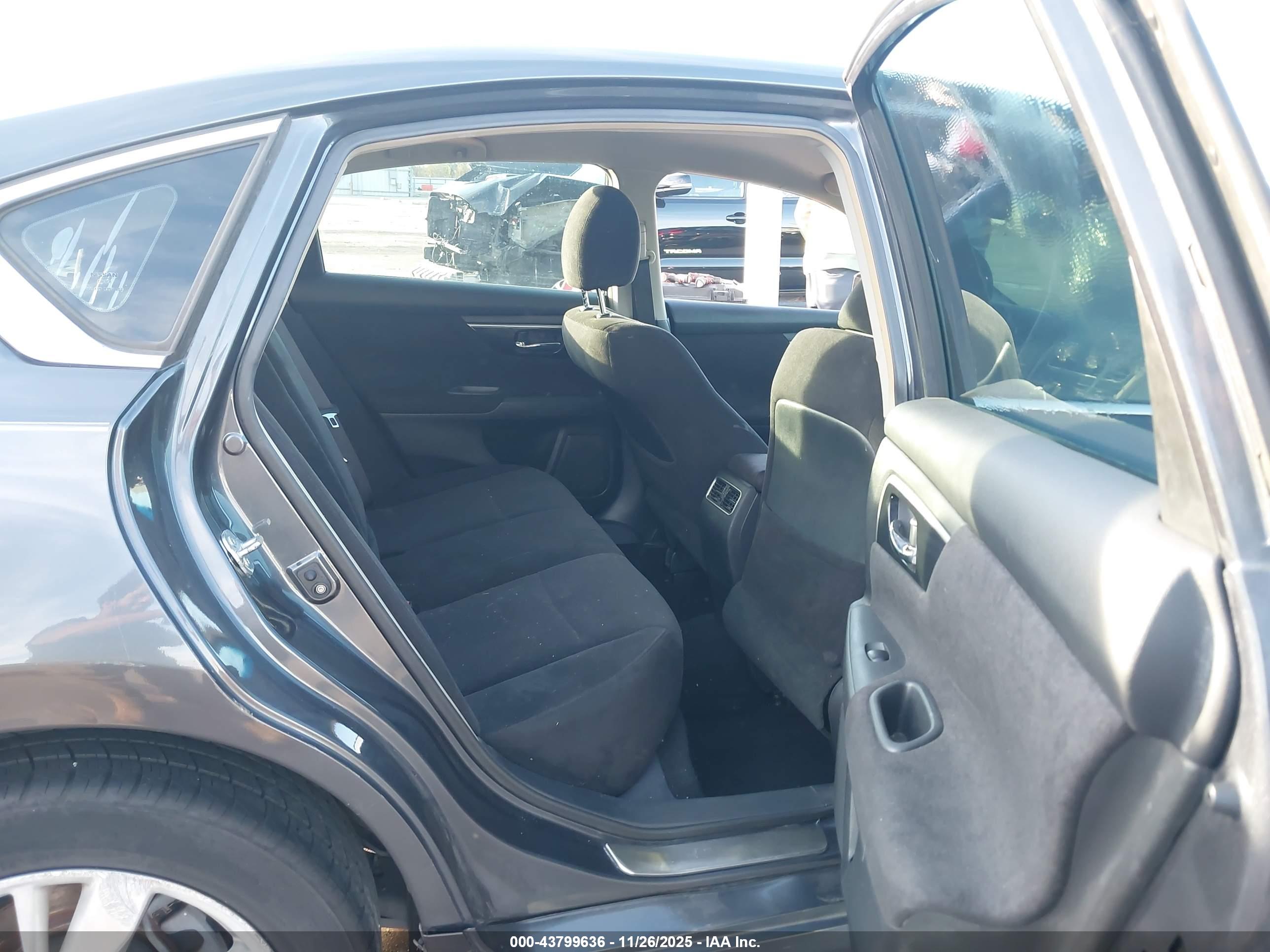 NISSAN ALTIMA image 8