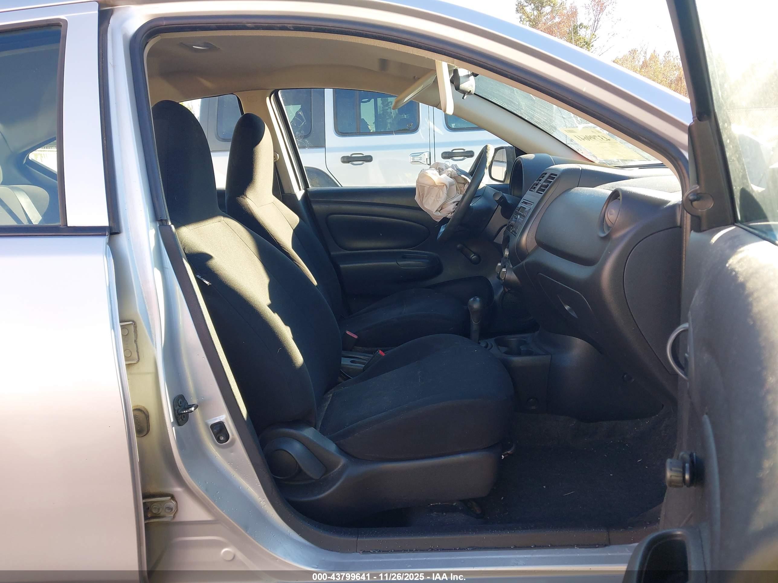 NISSAN VERSA image 5