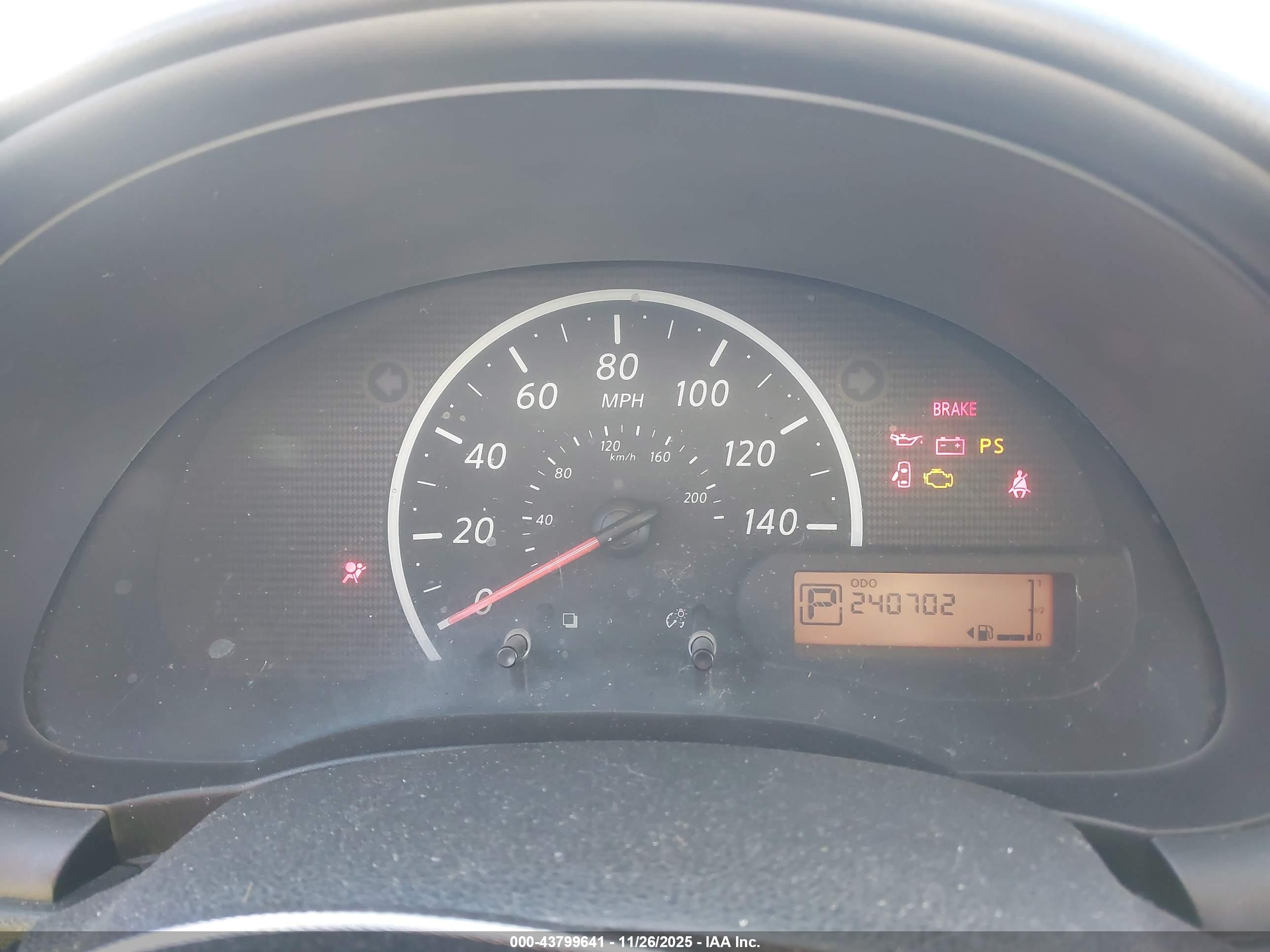 NISSAN VERSA image 7