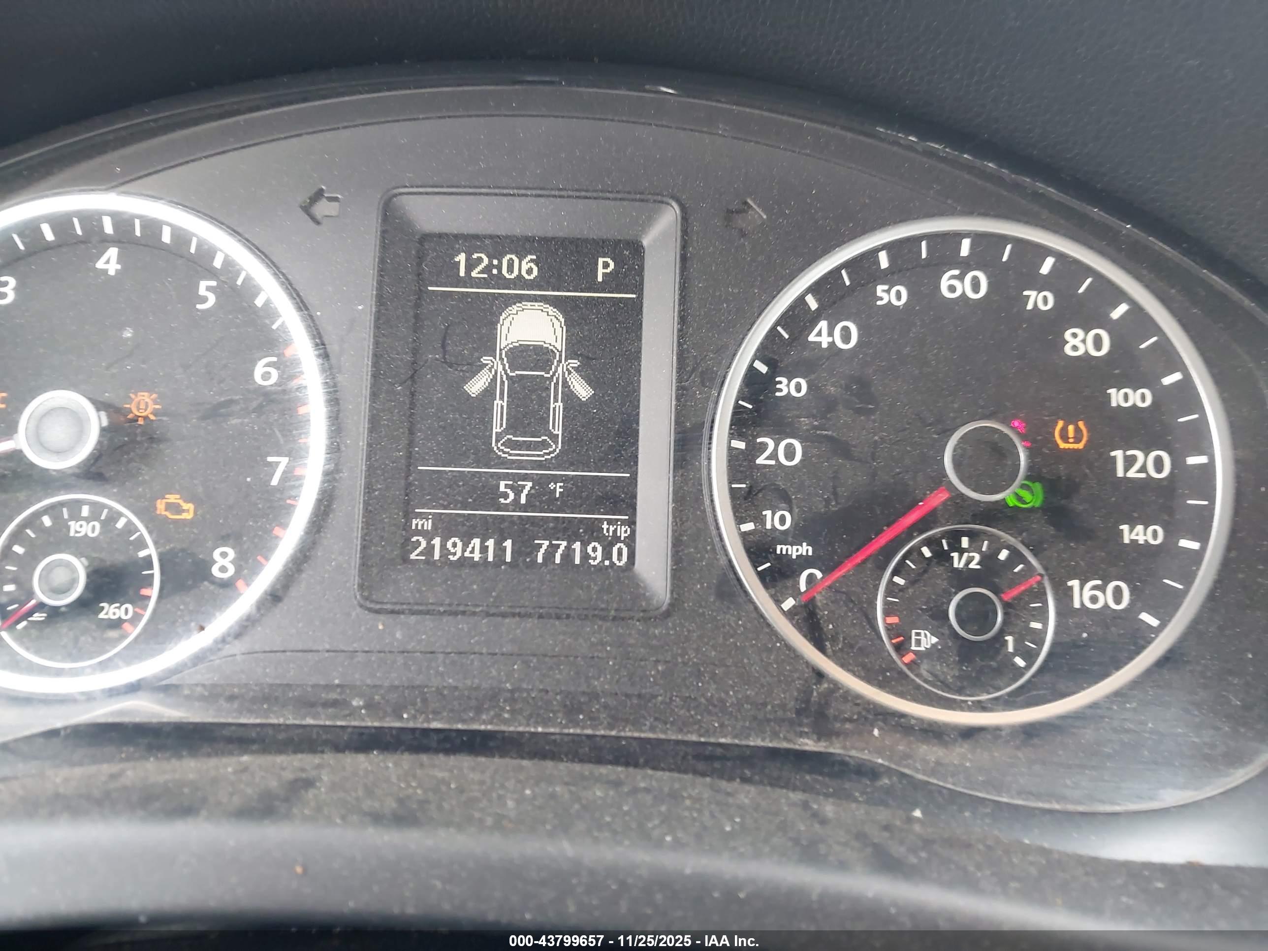 VOLKSWAGEN TIGUAN image 7
