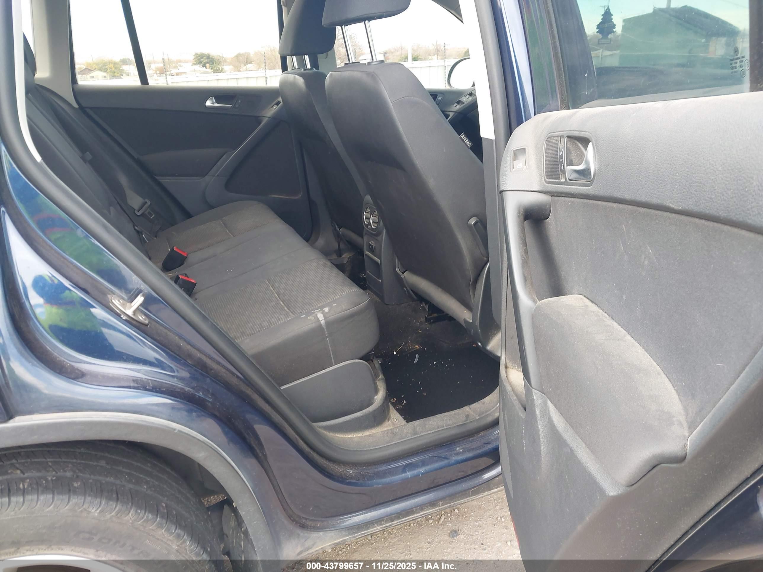 VOLKSWAGEN TIGUAN image 8