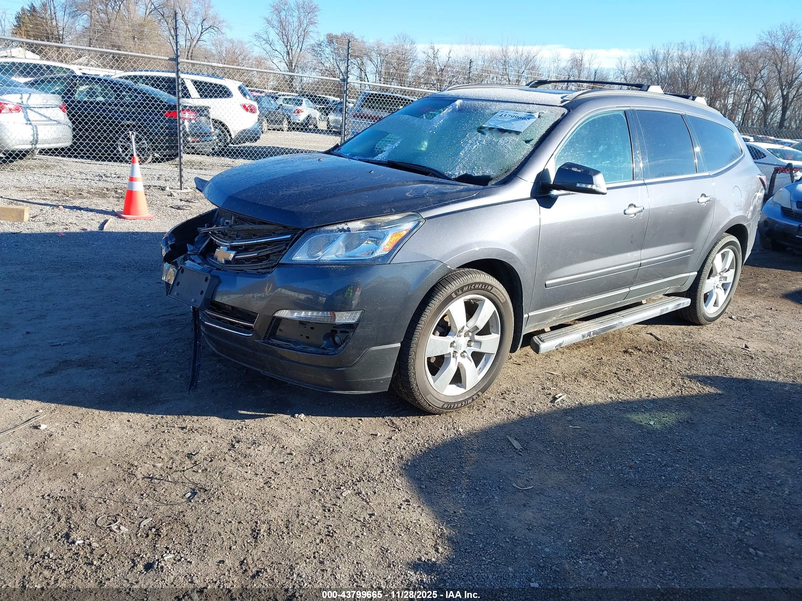 CHEVROLET TRAVERSE image 2