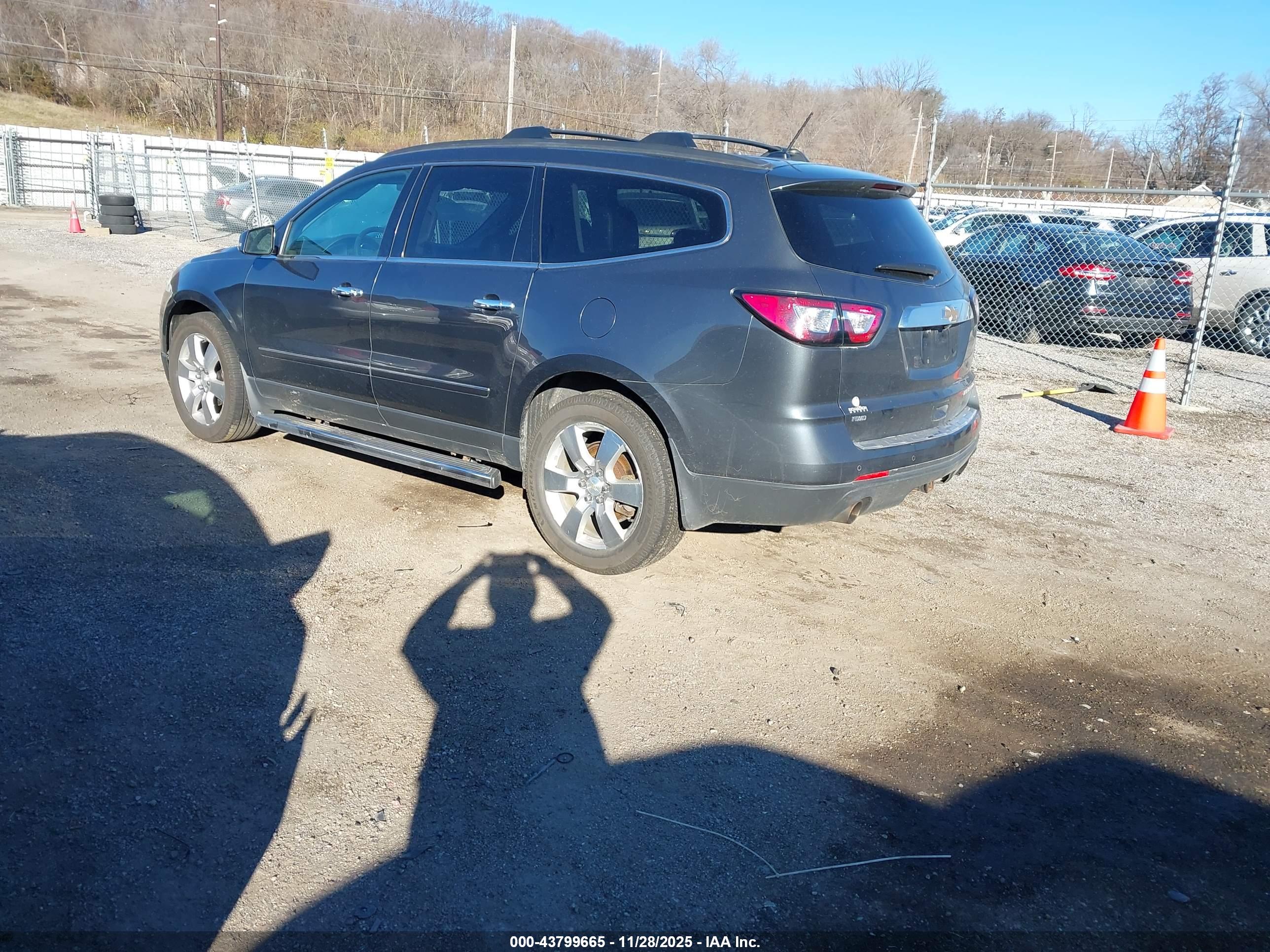 CHEVROLET TRAVERSE image 3