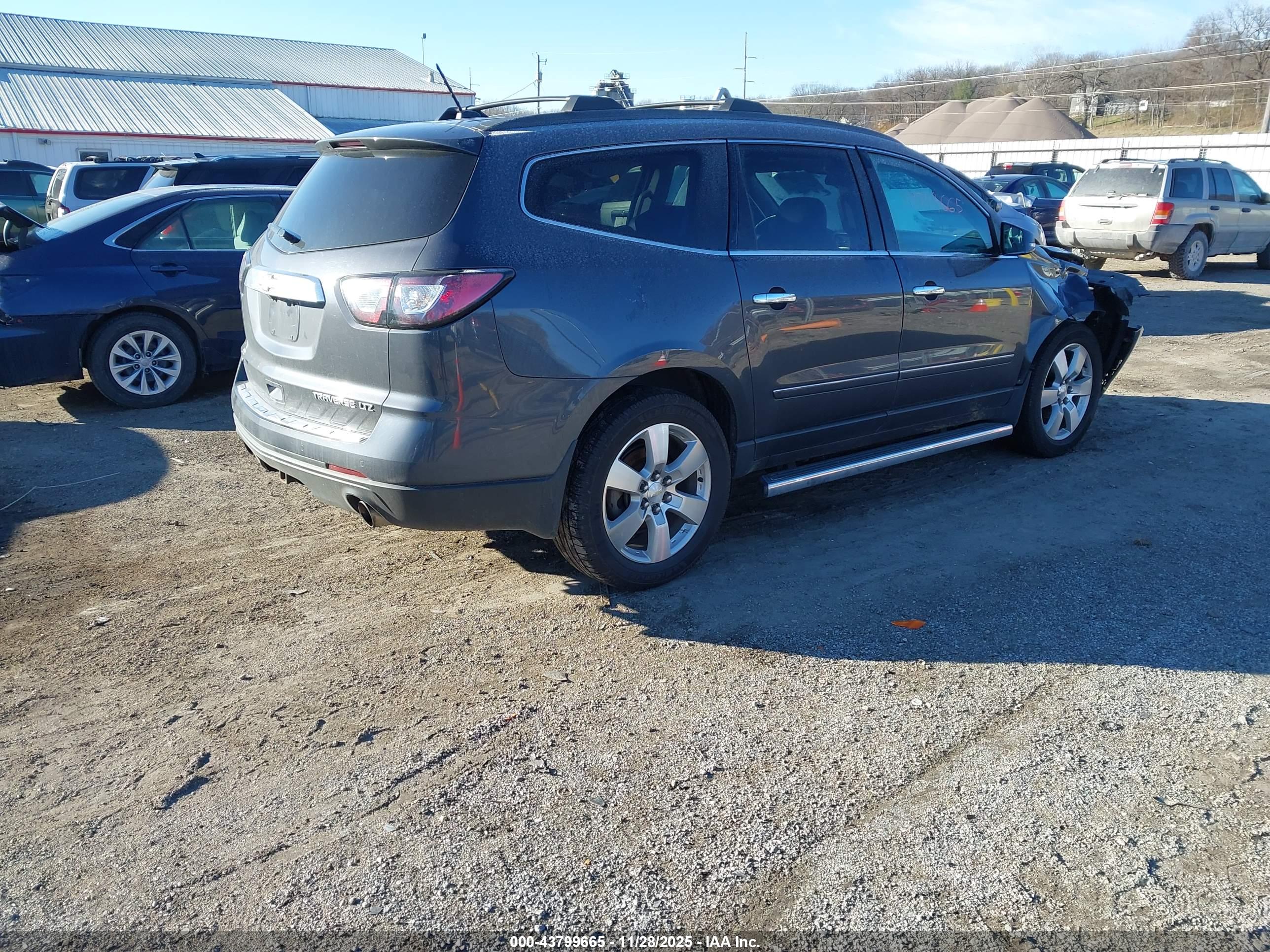 CHEVROLET TRAVERSE image 4