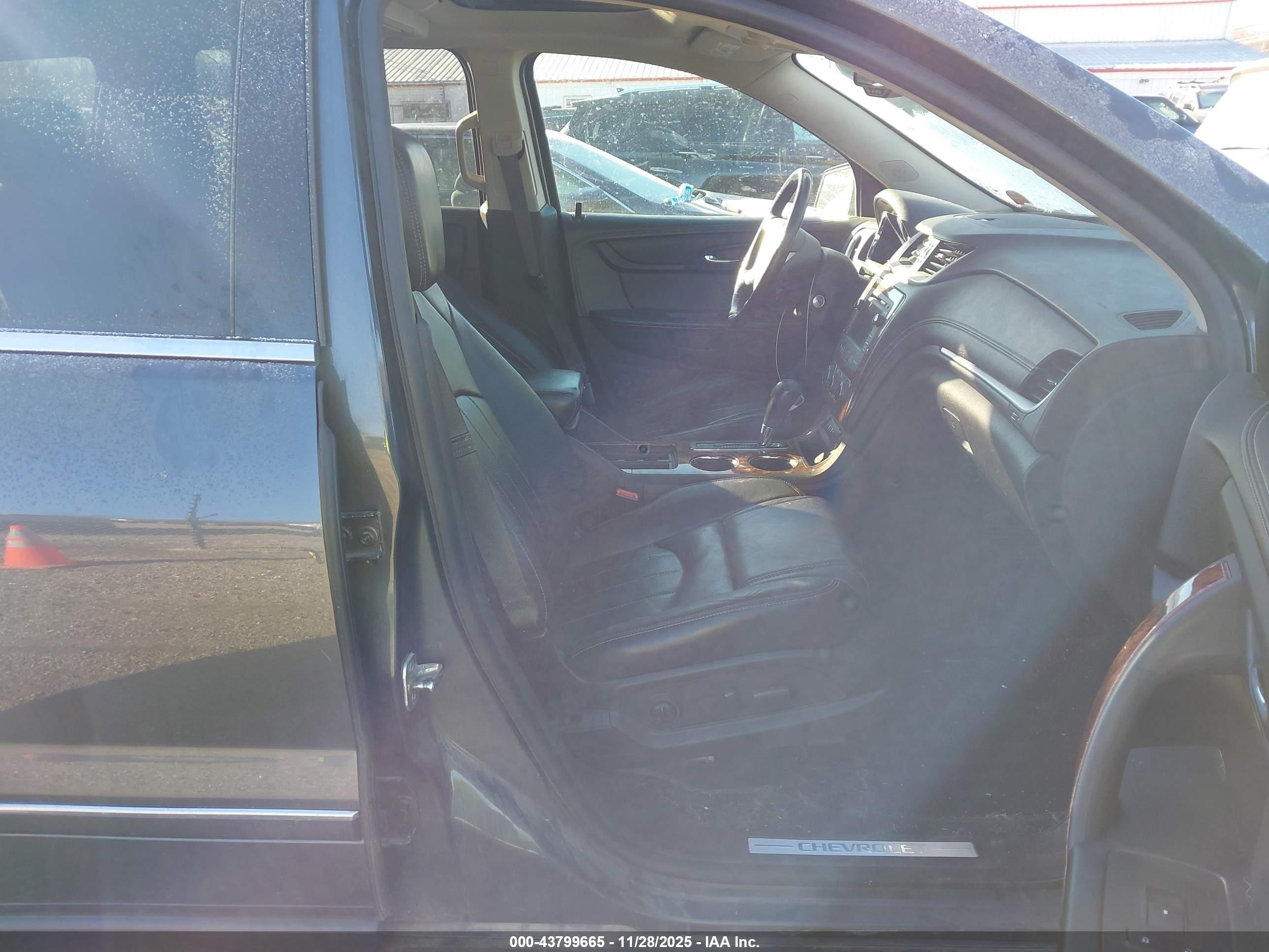CHEVROLET TRAVERSE image 5