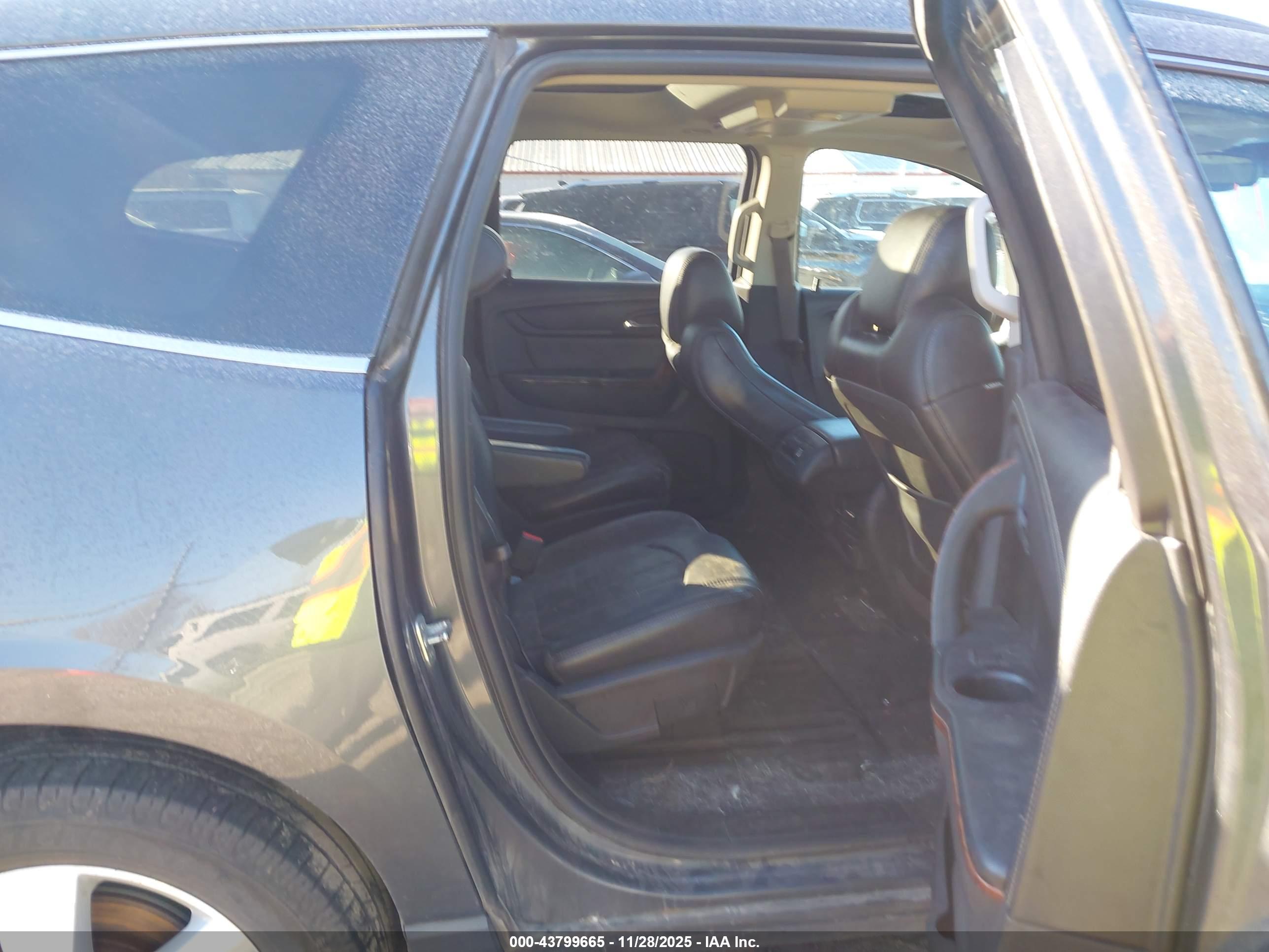 CHEVROLET TRAVERSE image 8