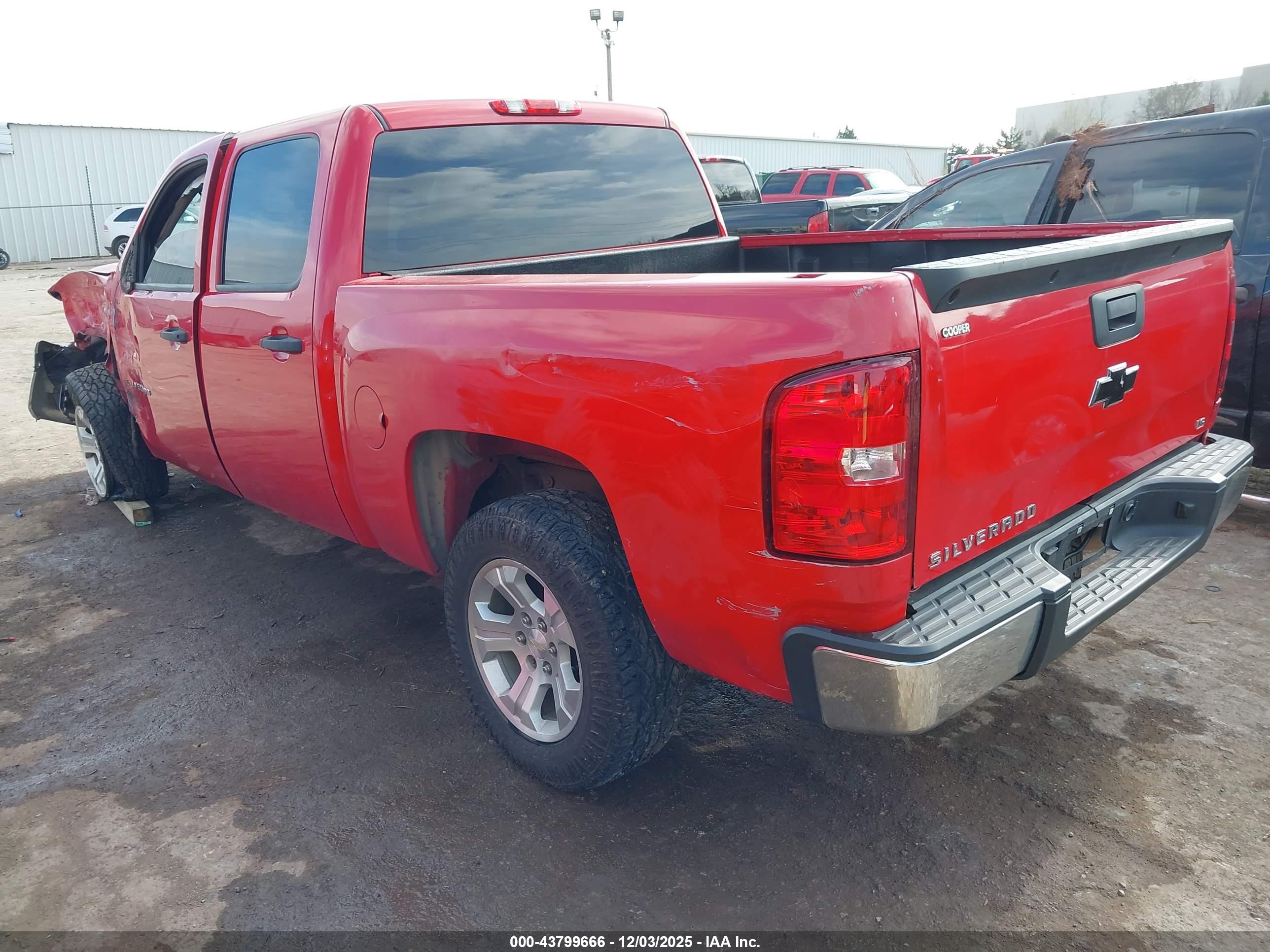 CHEVROLET SILVERADO image 3