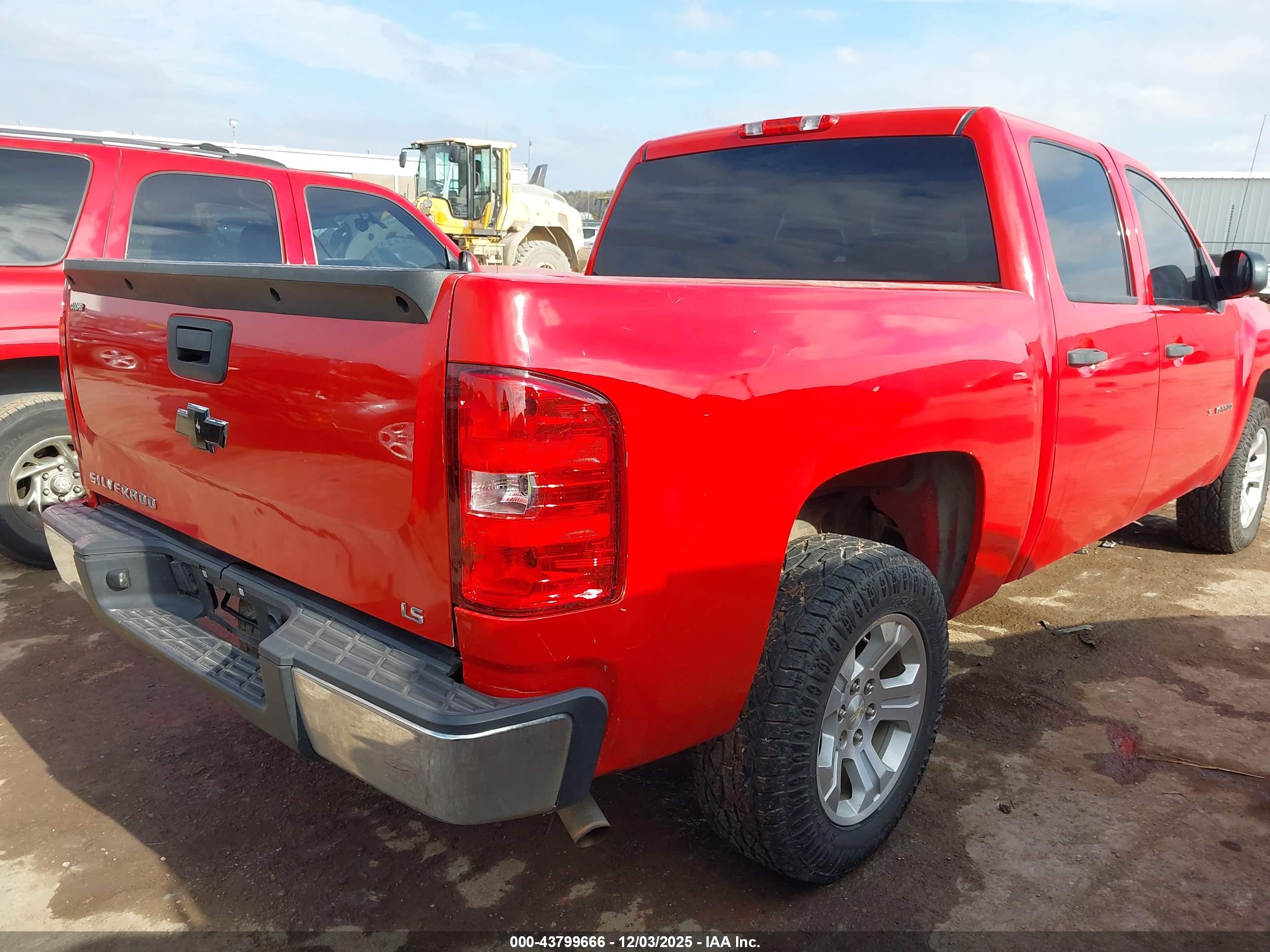 CHEVROLET SILVERADO image 4