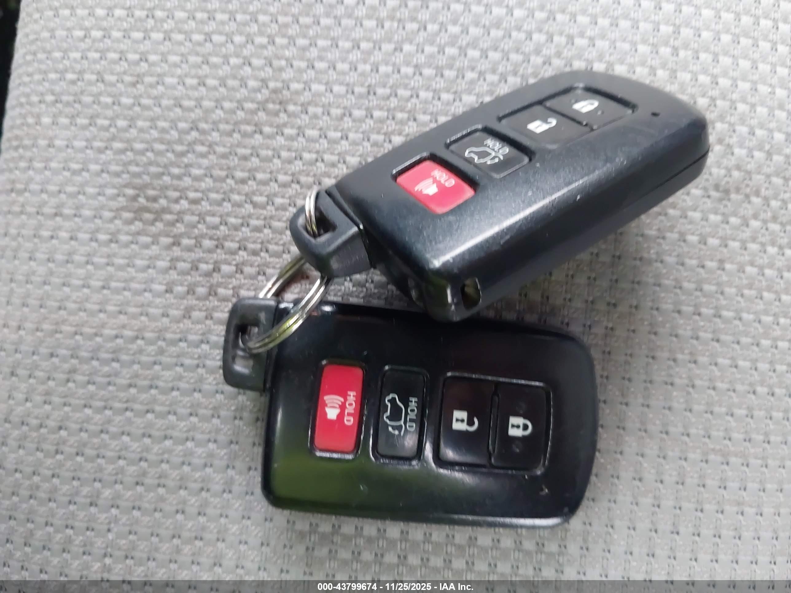 TOYOTA RAV4 image 11