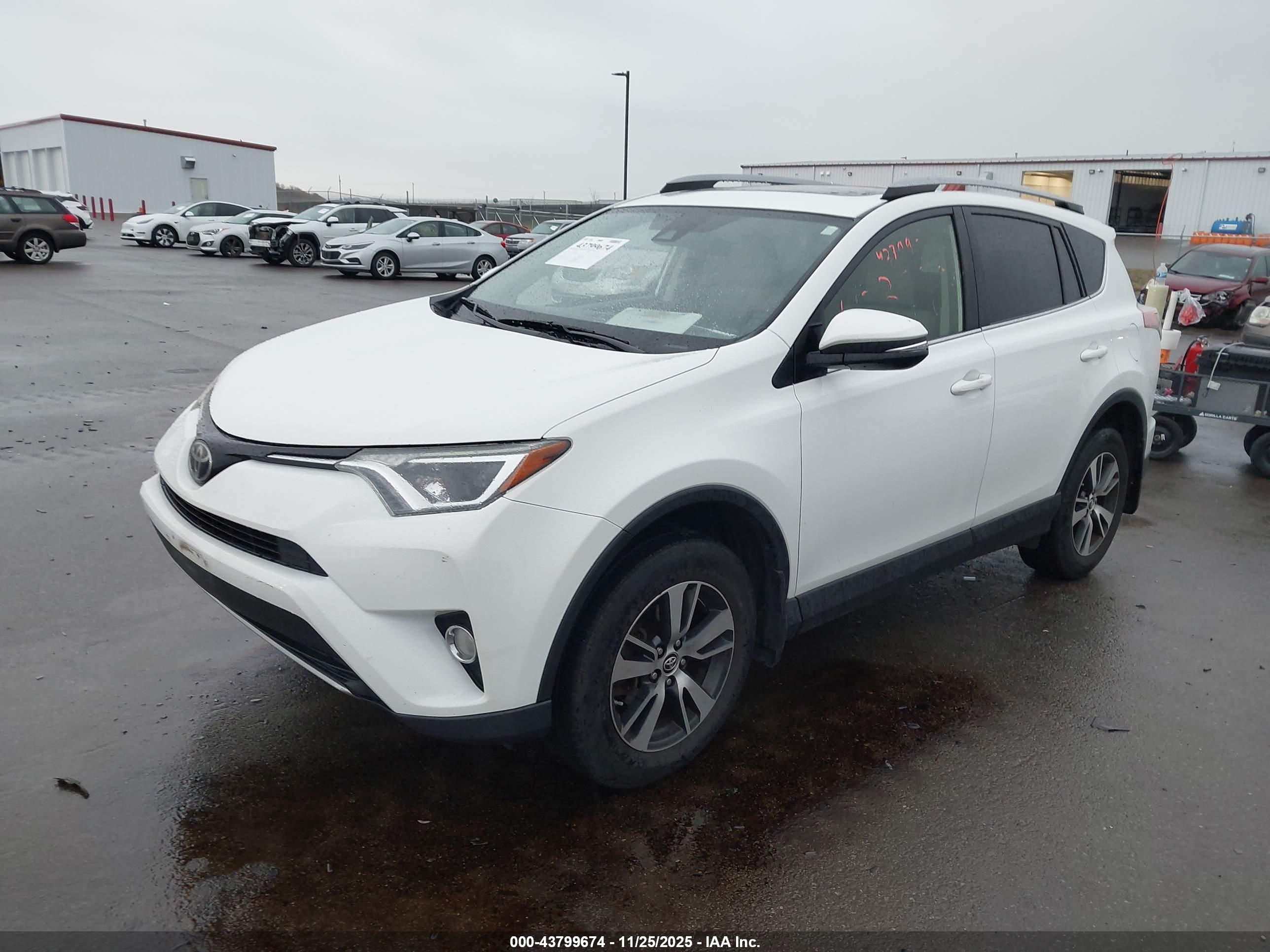 TOYOTA RAV4 image 2