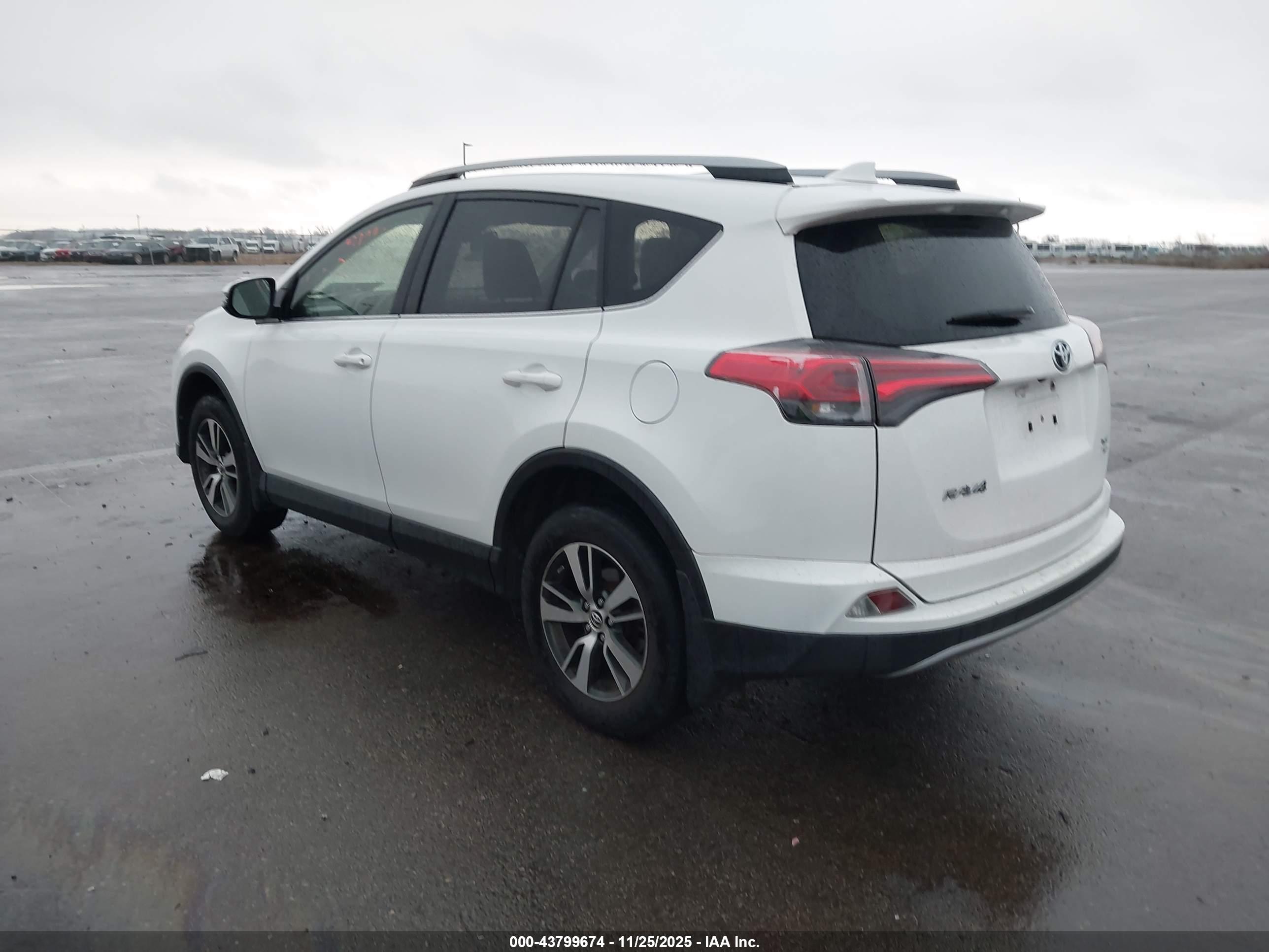 TOYOTA RAV4 image 3