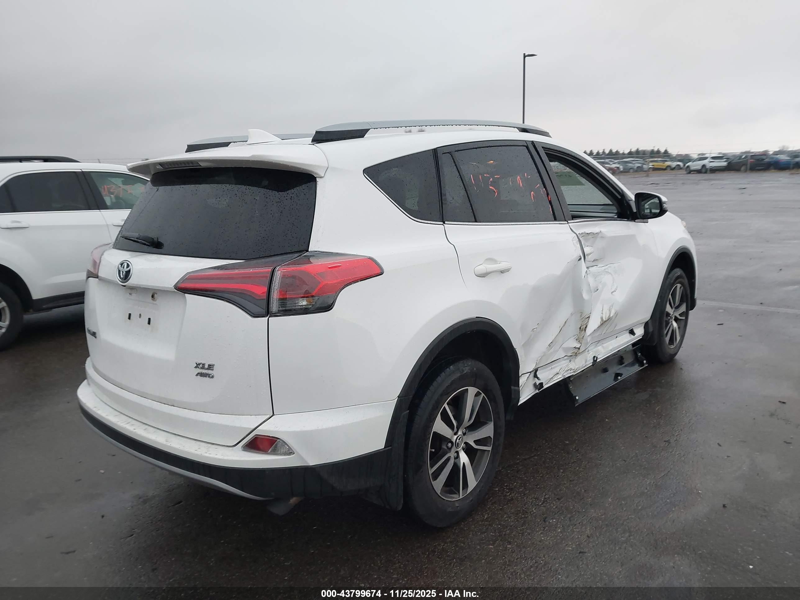 TOYOTA RAV4 image 4