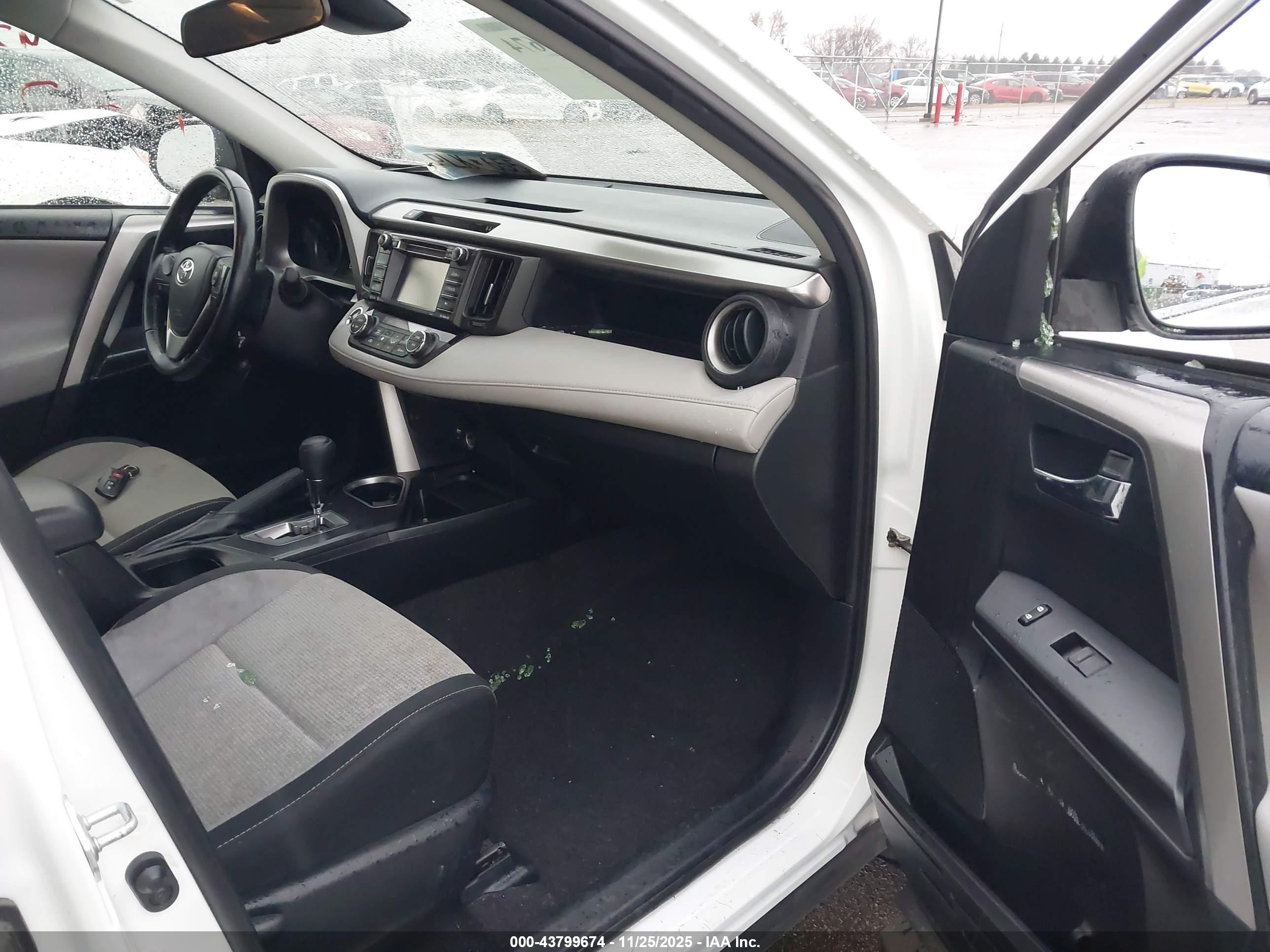 TOYOTA RAV4 image 5