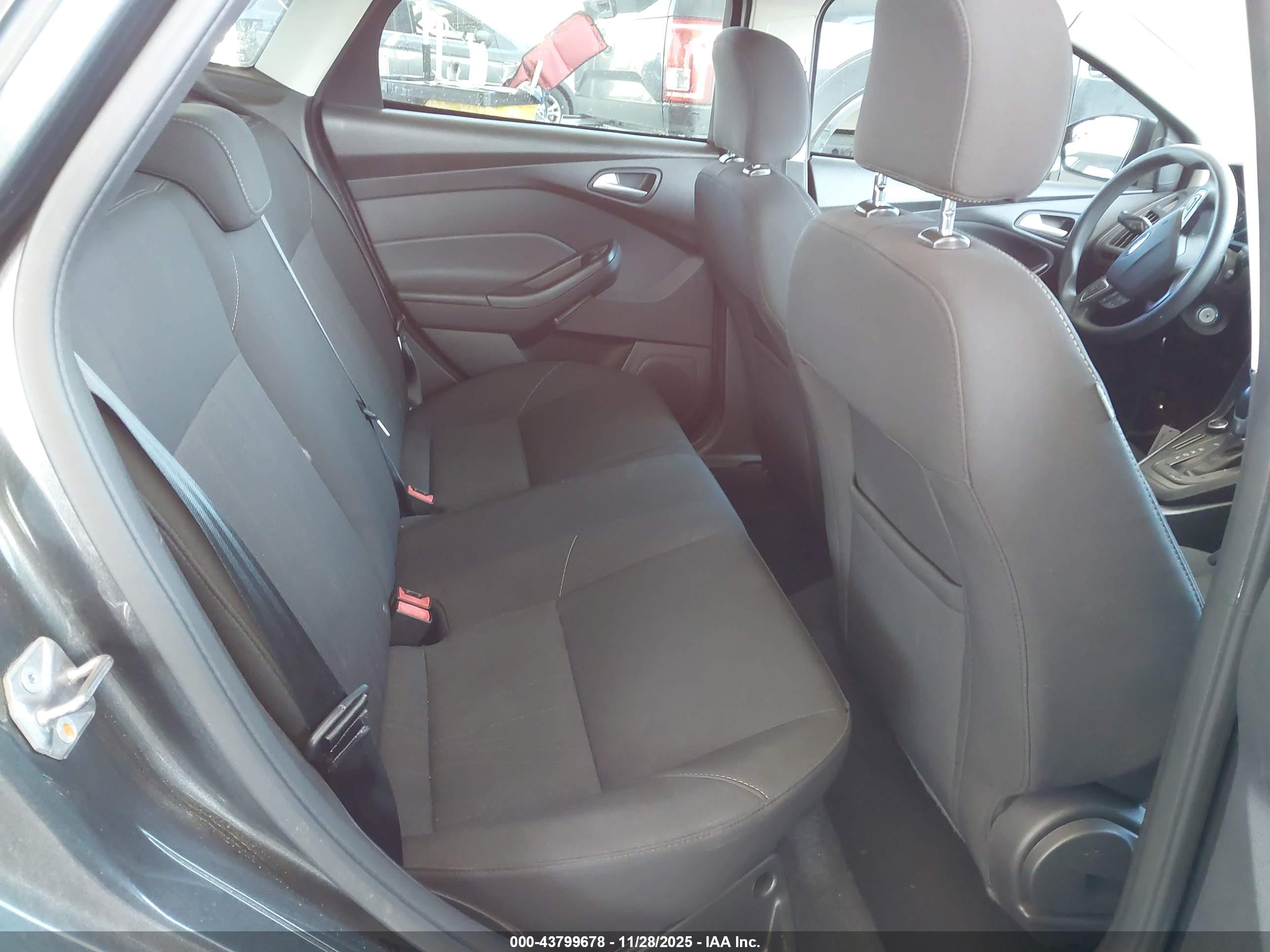 FORD FOCUS image 8