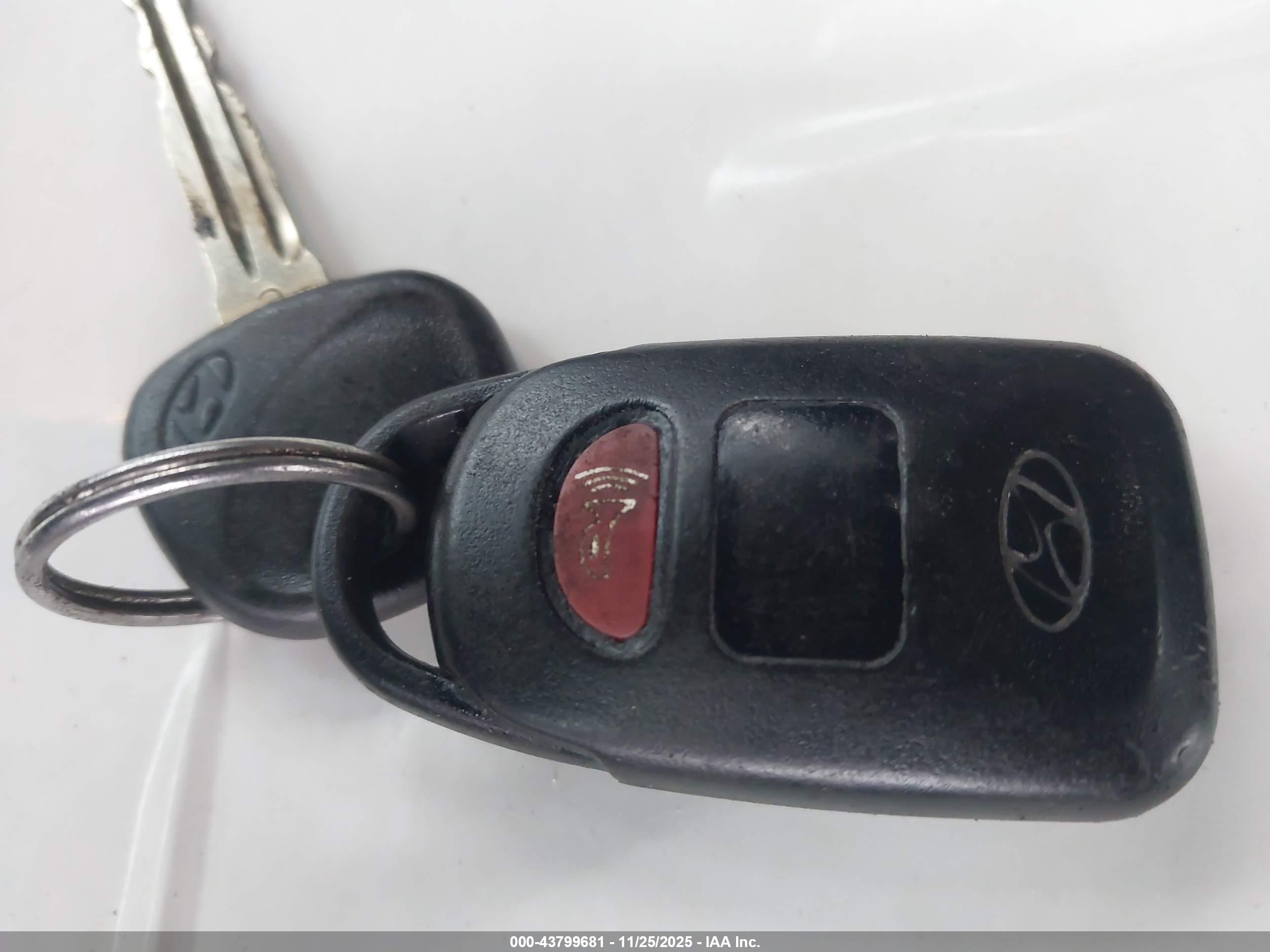 HYUNDAI ELANTRA image 11