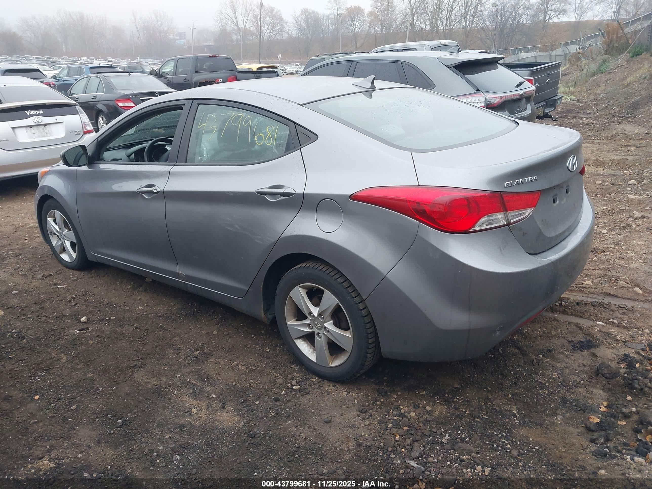 HYUNDAI ELANTRA image 3