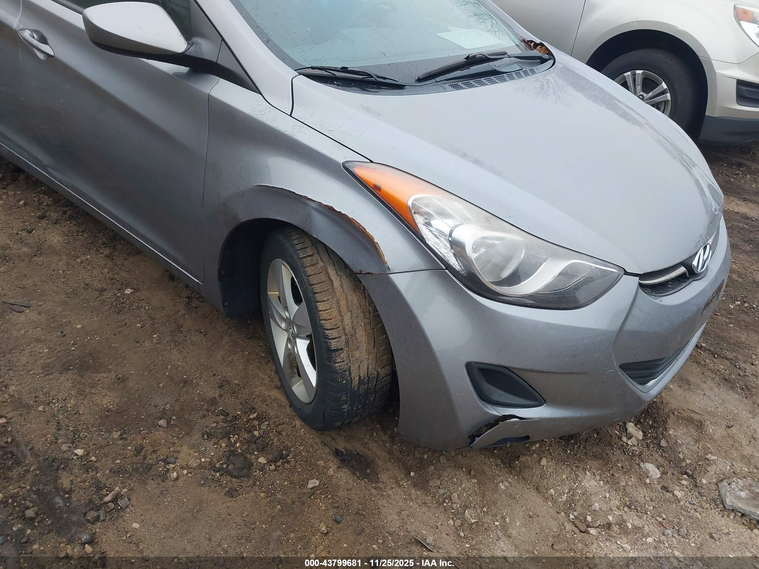 HYUNDAI ELANTRA image 6