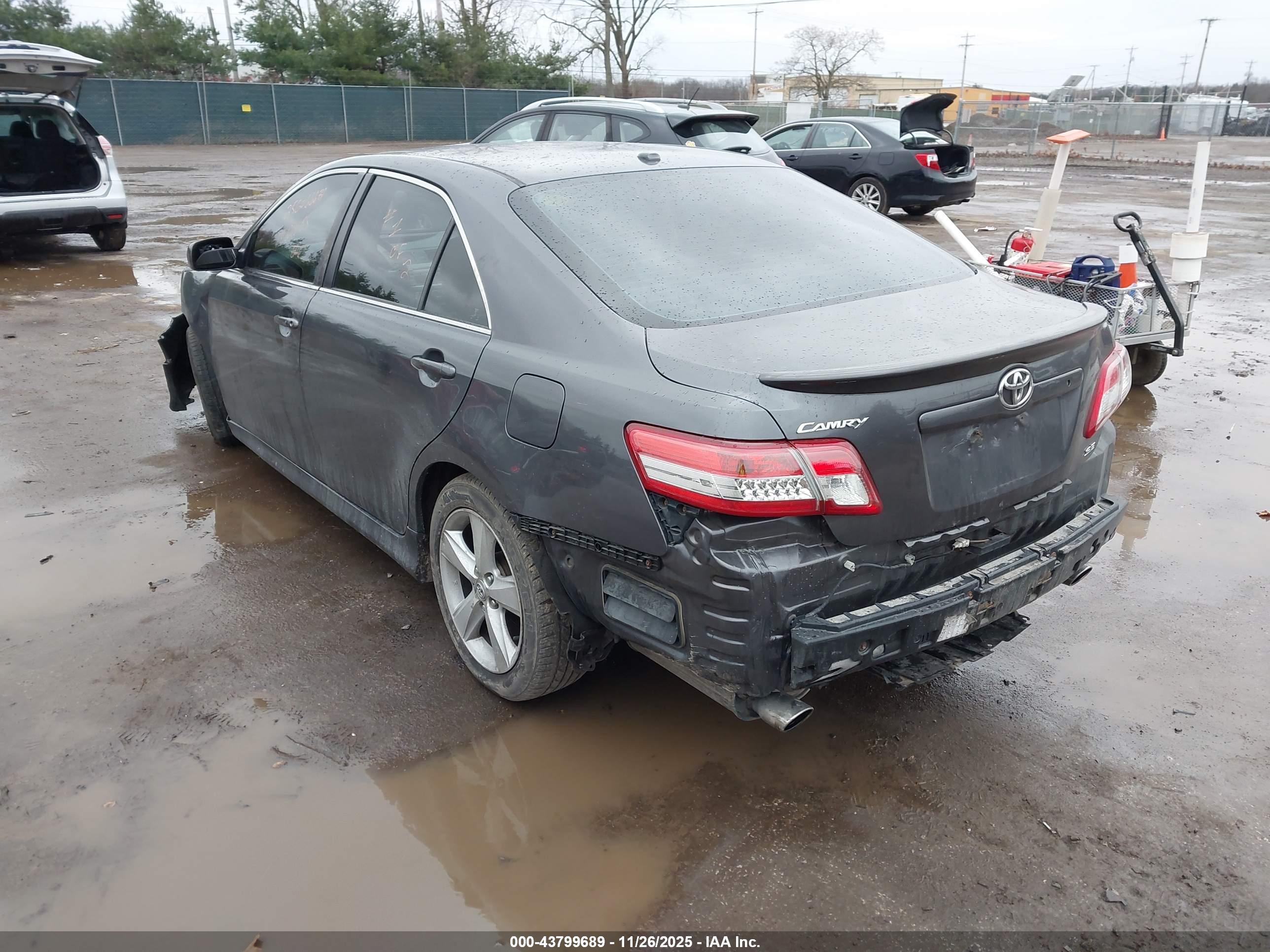 TOYOTA CAMRY image 3