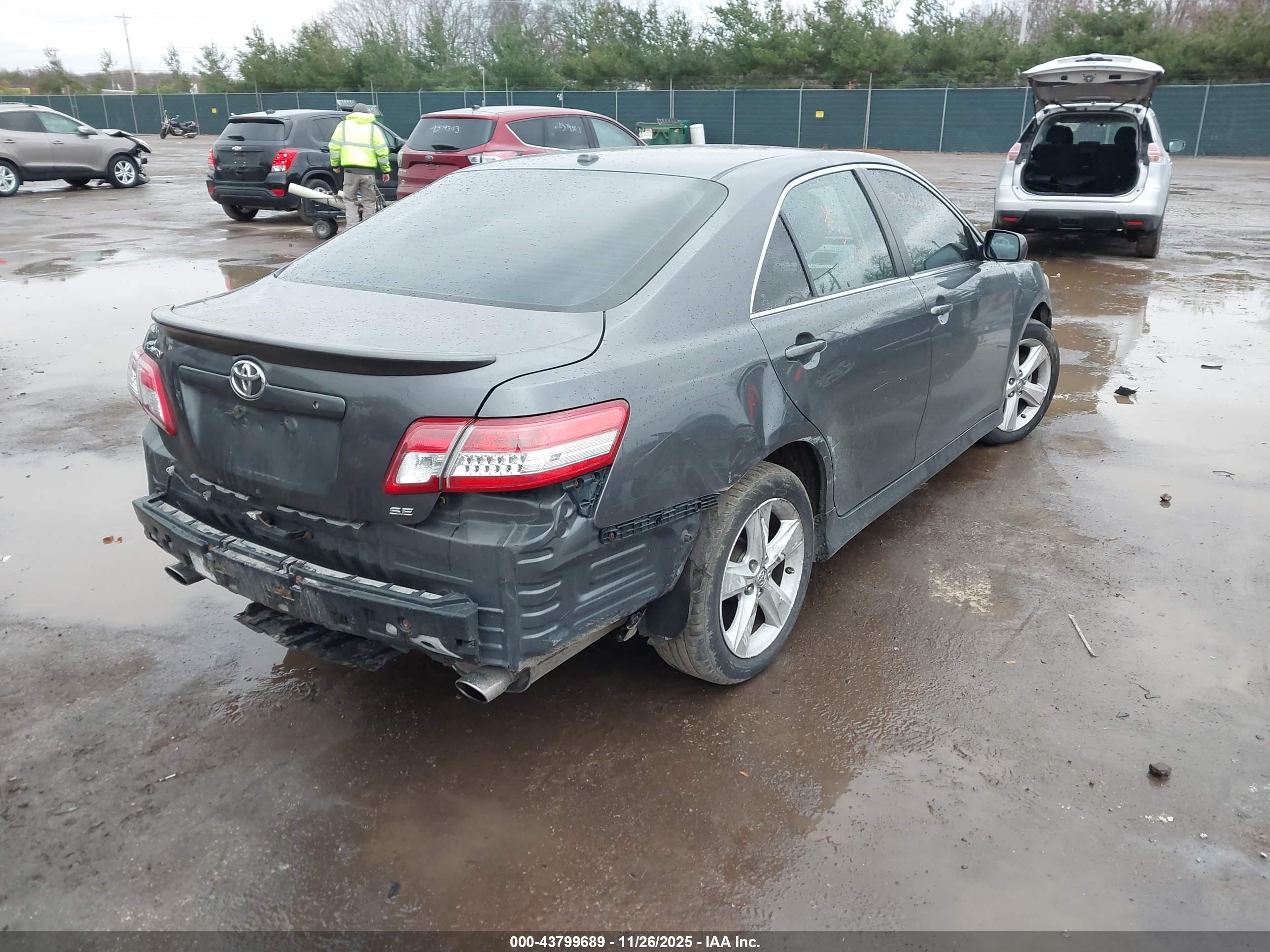 TOYOTA CAMRY image 4