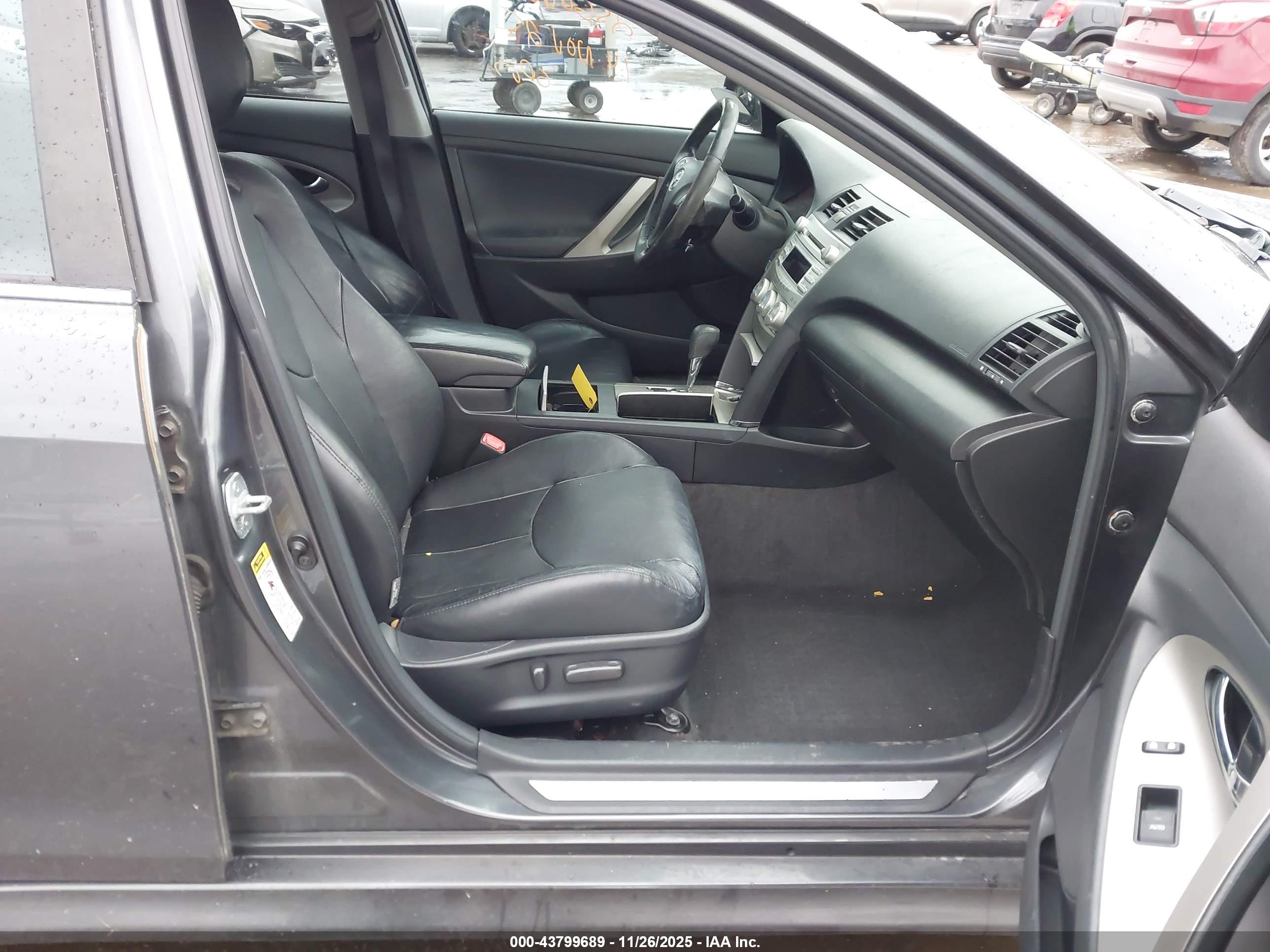 TOYOTA CAMRY image 5
