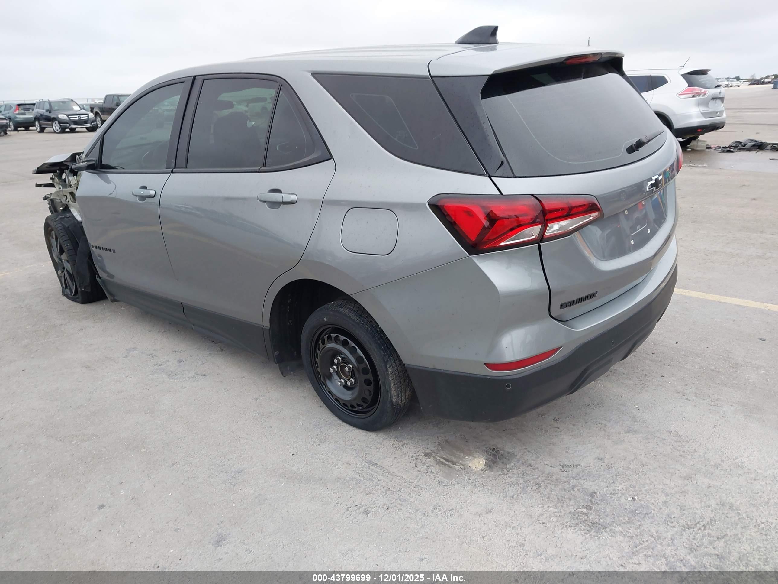 CHEVROLET EQUINOX image 3