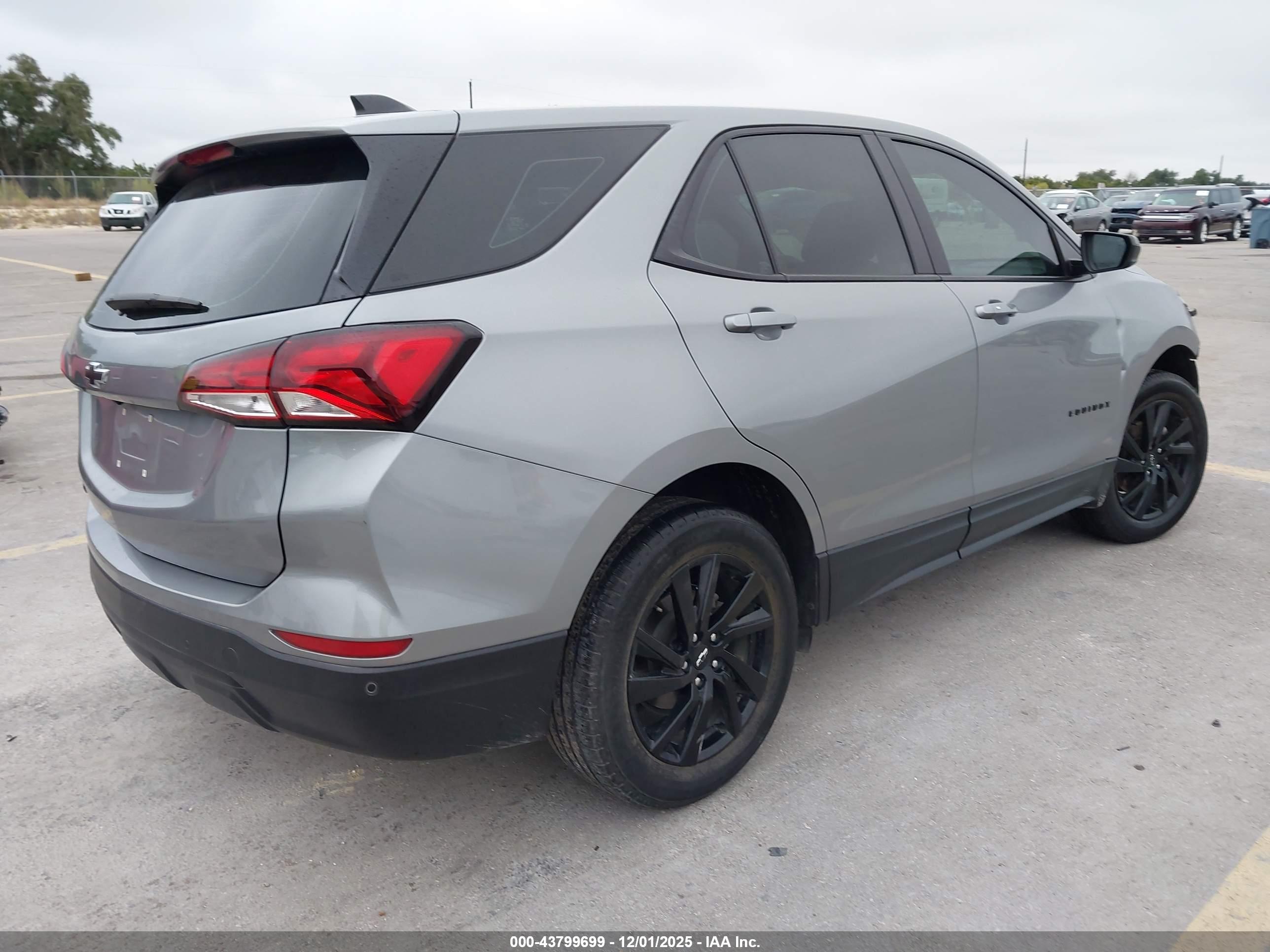 CHEVROLET EQUINOX image 4