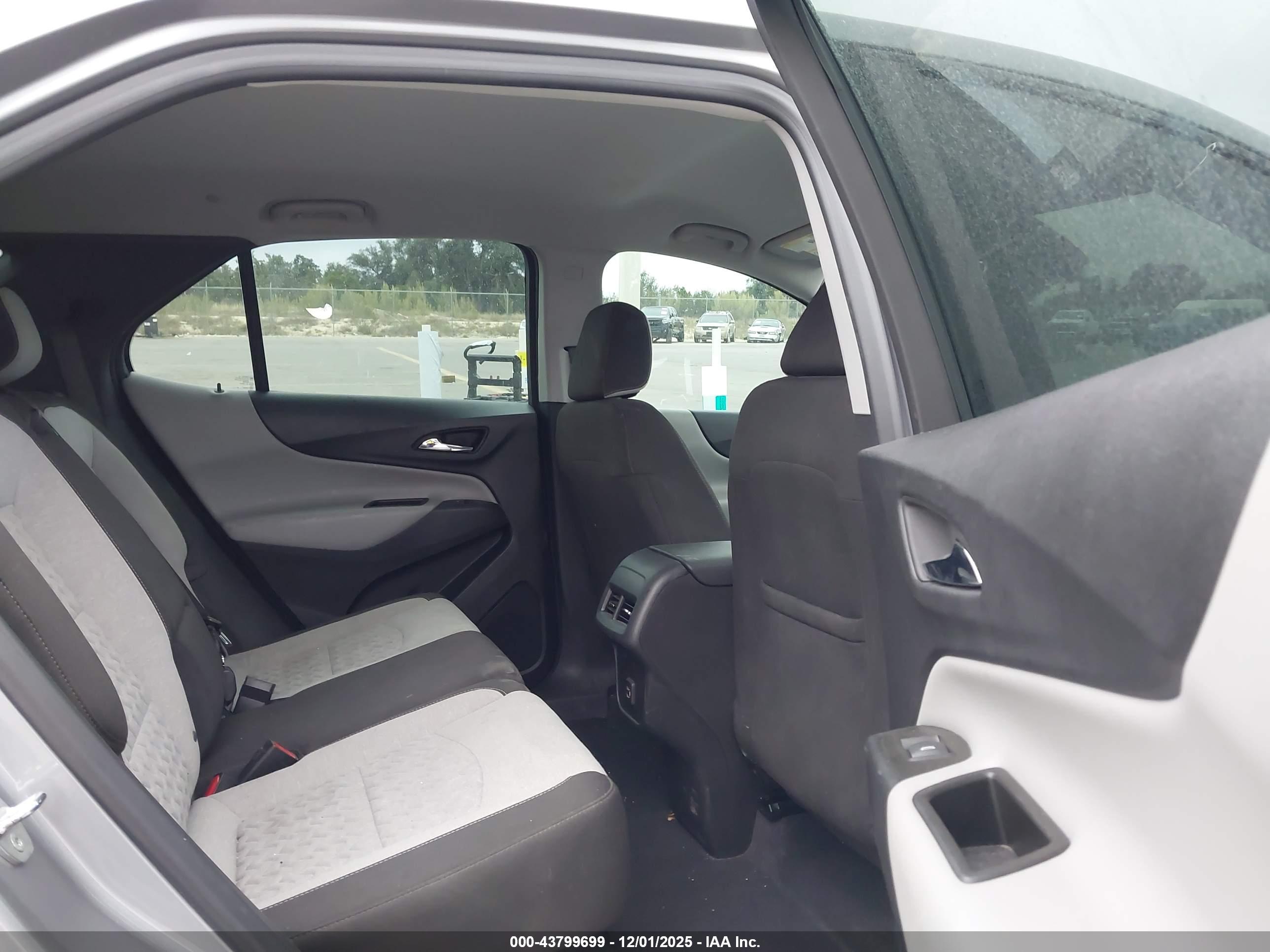 CHEVROLET EQUINOX image 8
