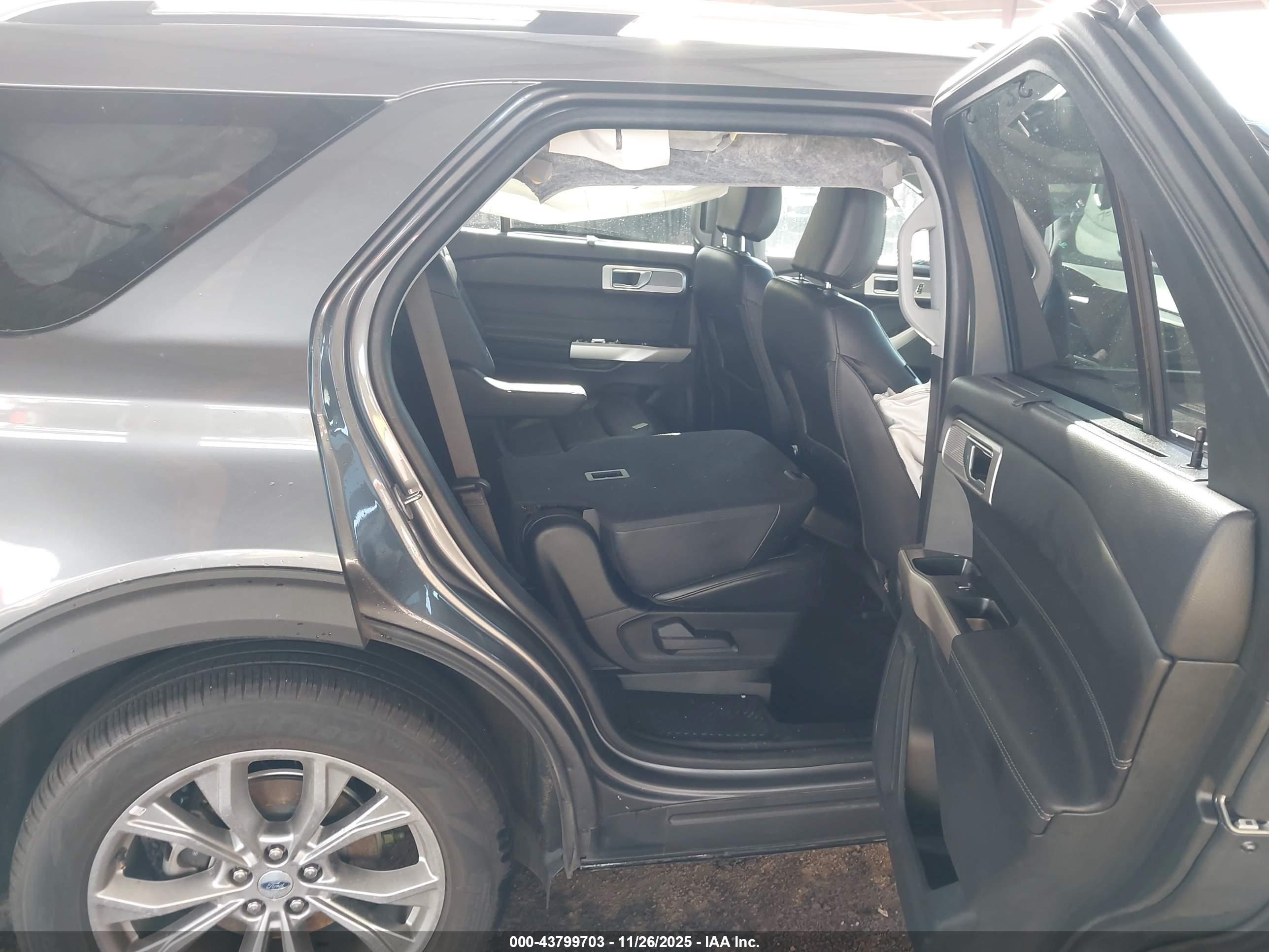 FORD EXPLORER image 8