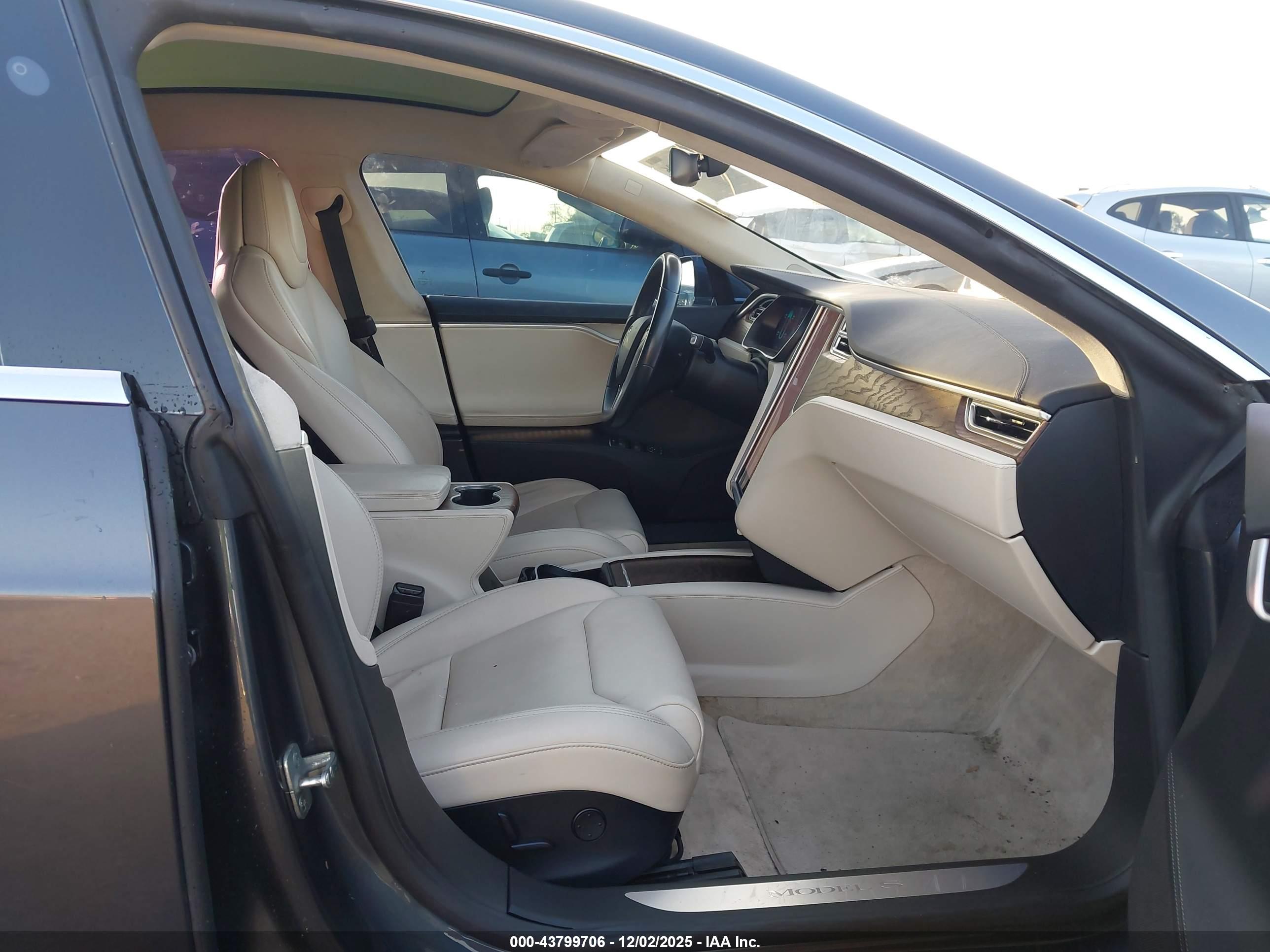TESLA MODEL image 5