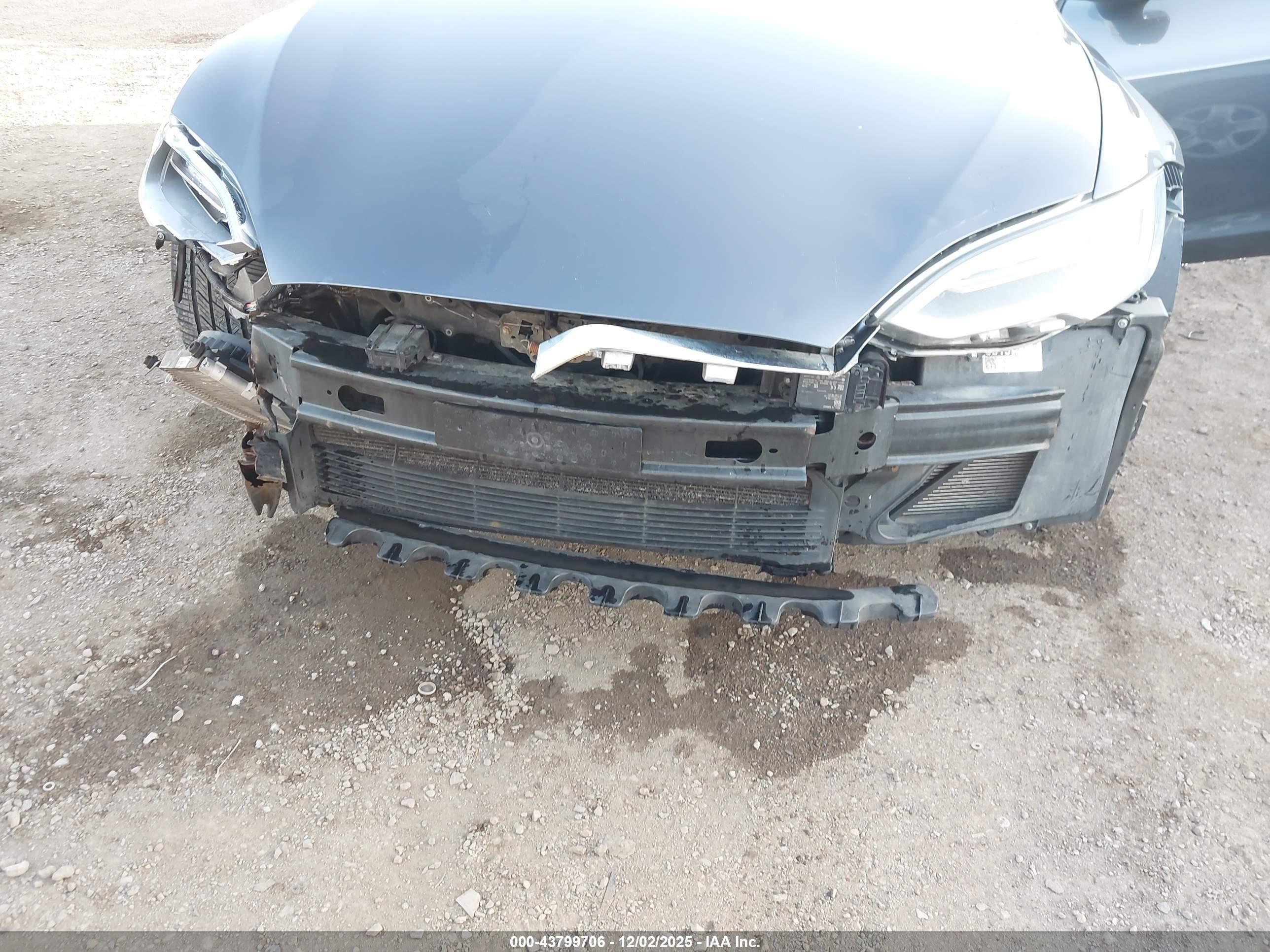 TESLA MODEL image 6