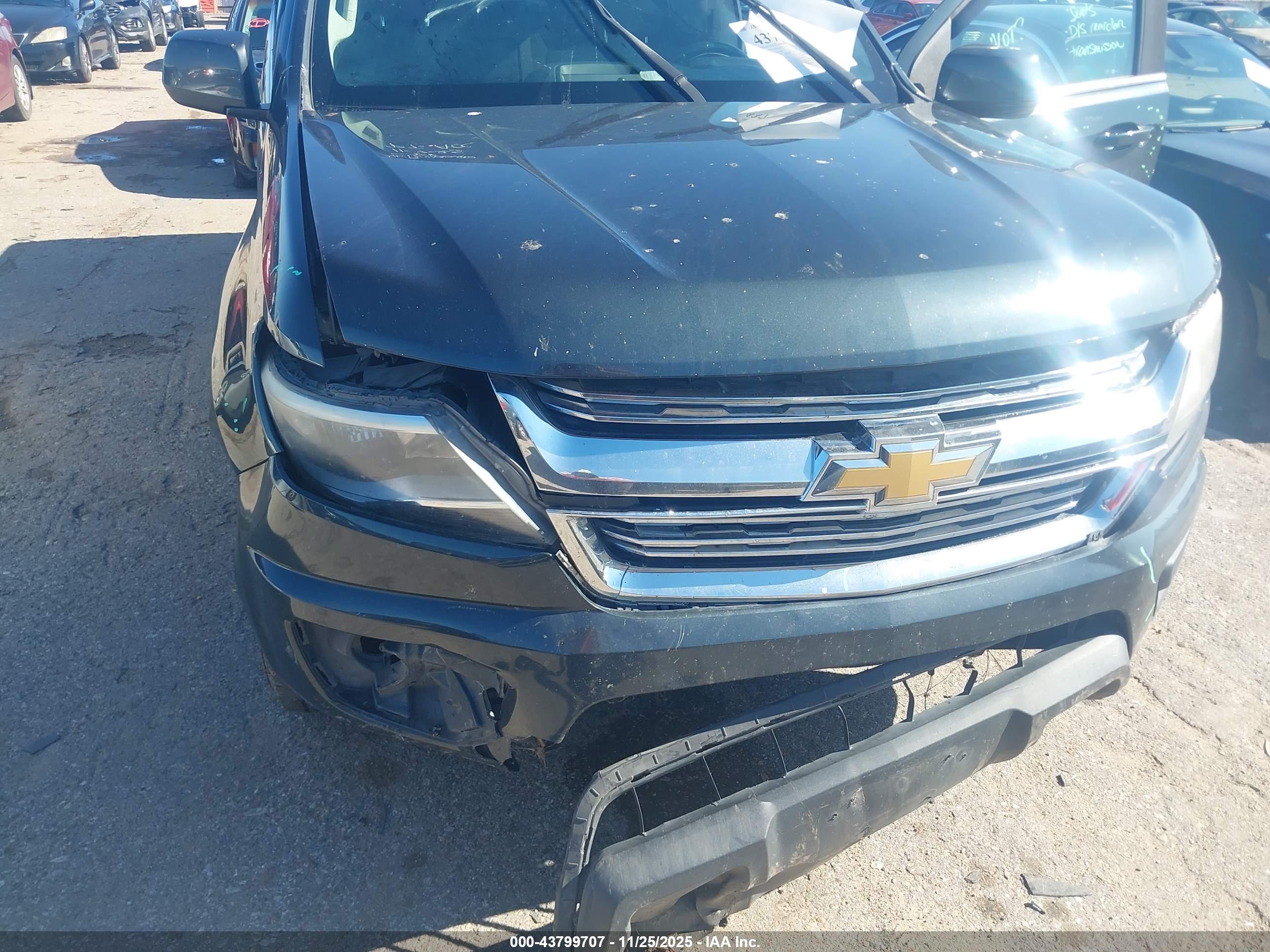 CHEVROLET COLORADO image 6