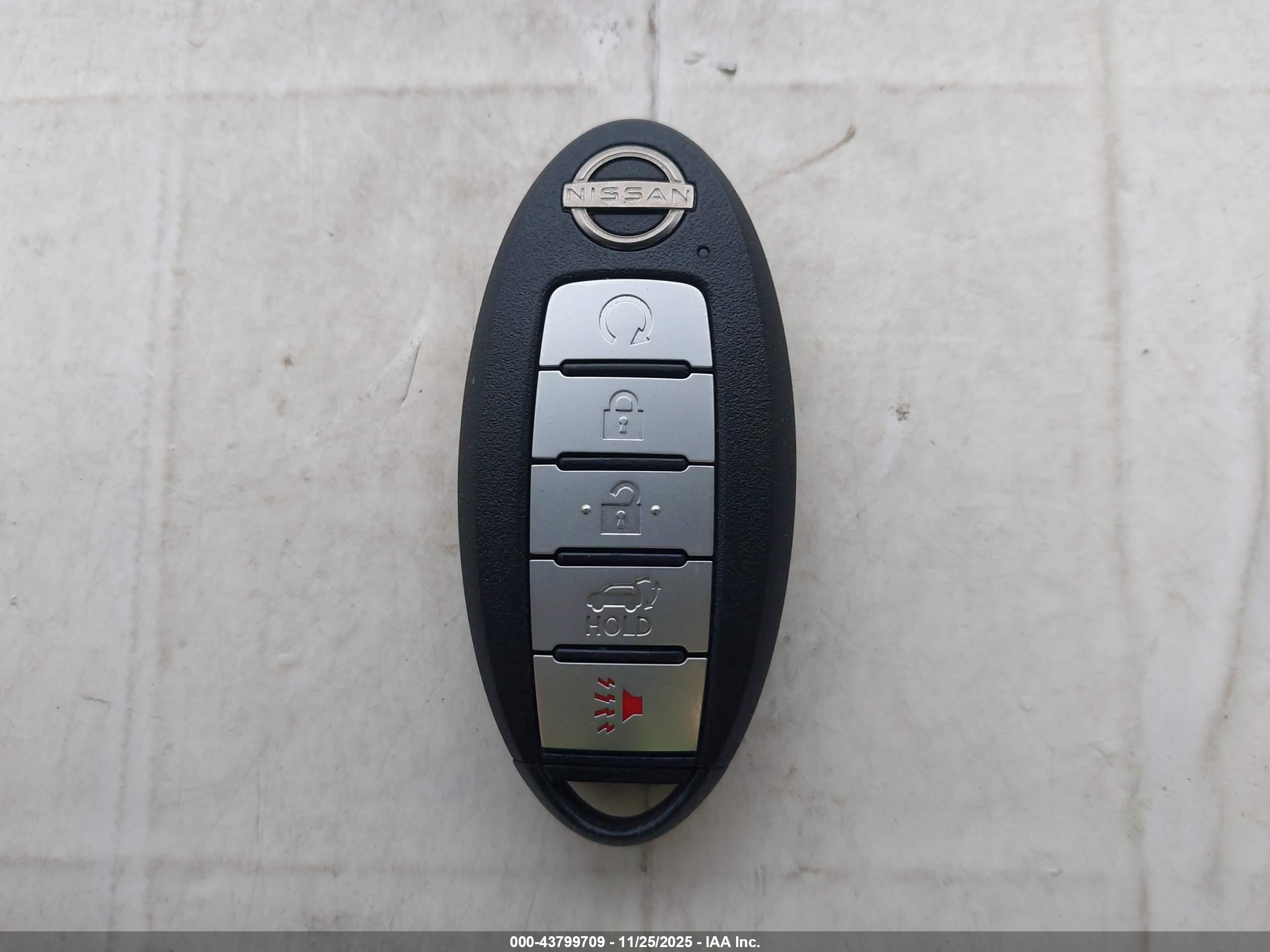 NISSAN ROGUE image 11