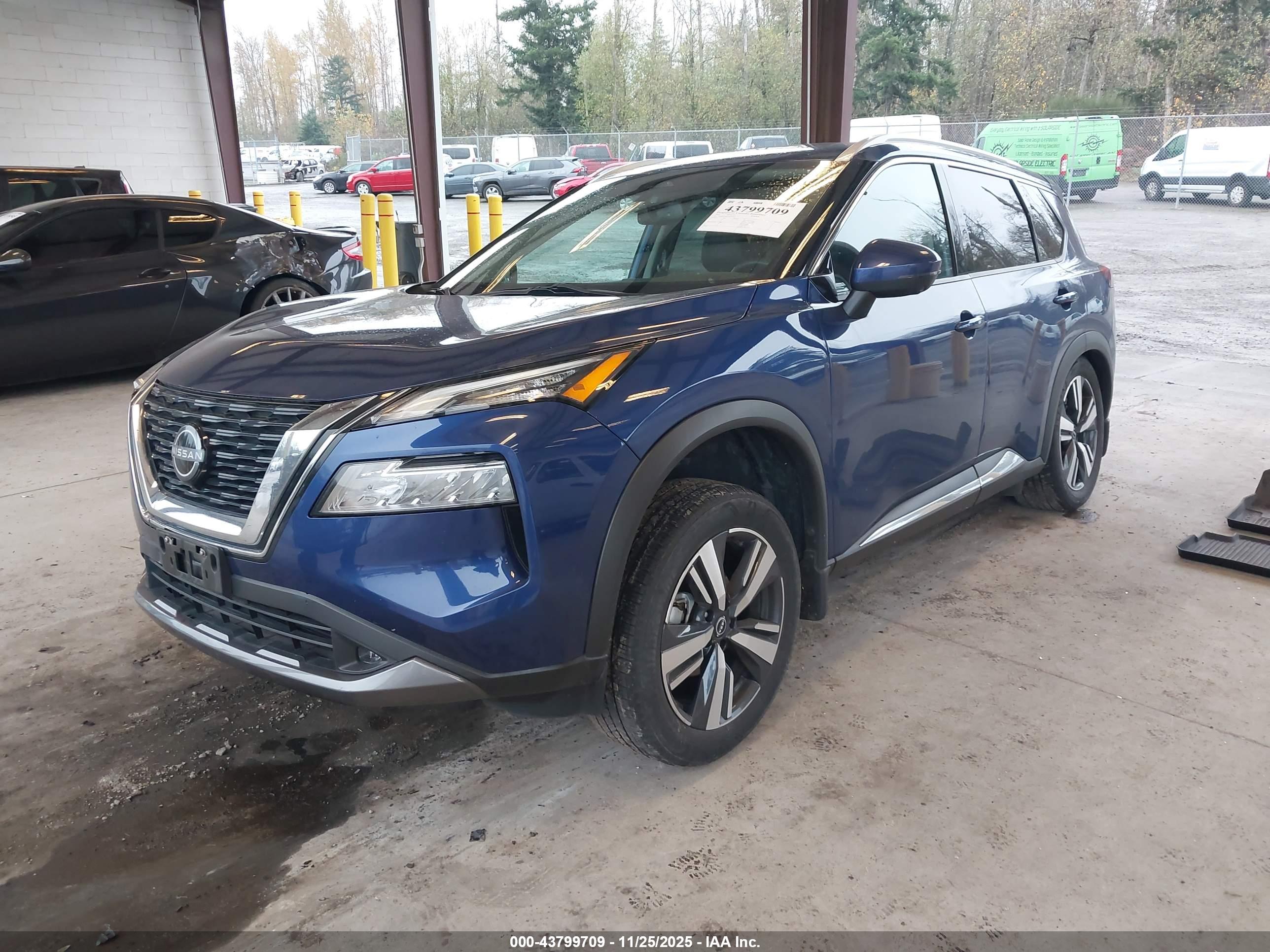 NISSAN ROGUE image 2