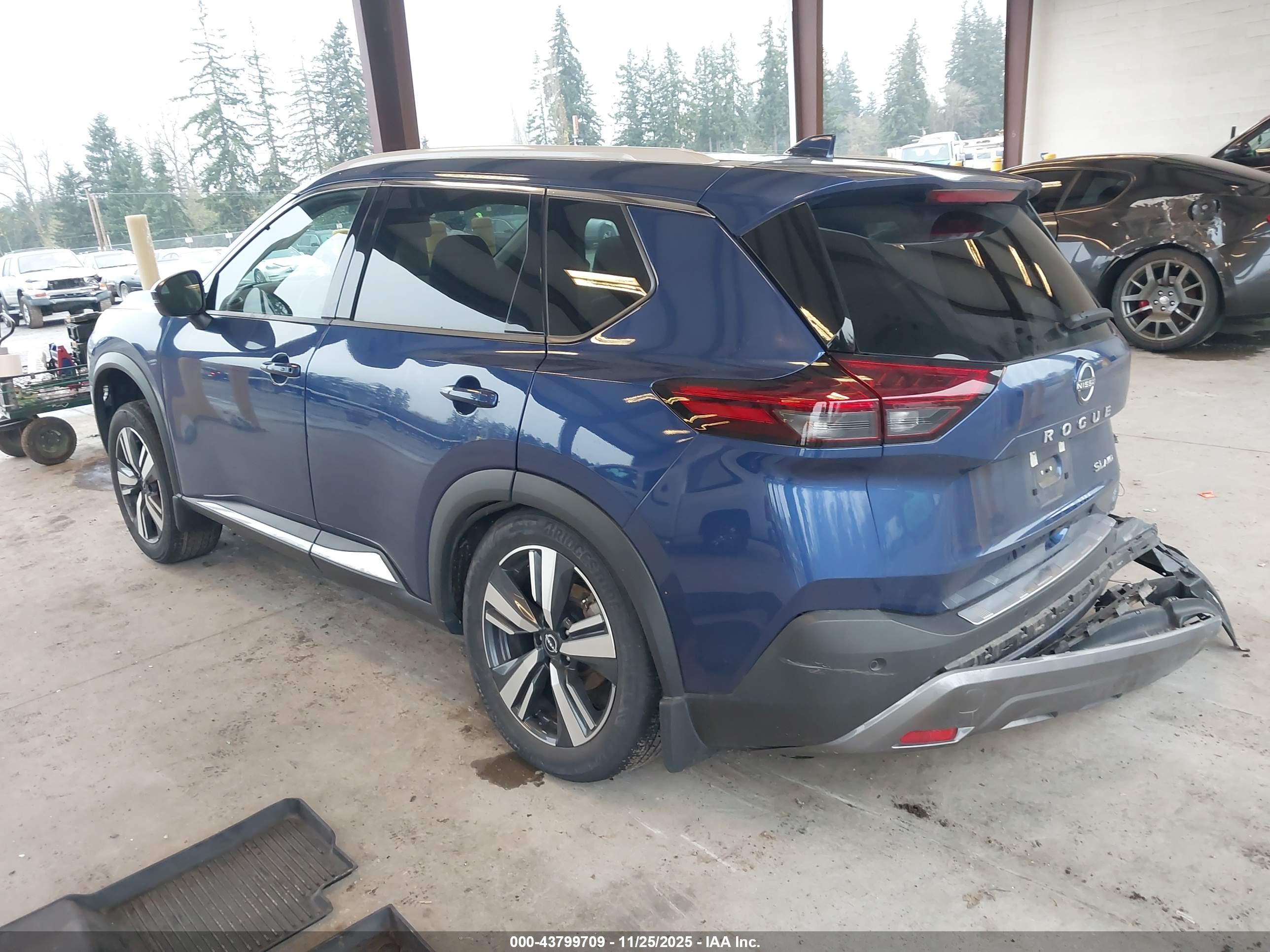 NISSAN ROGUE image 3