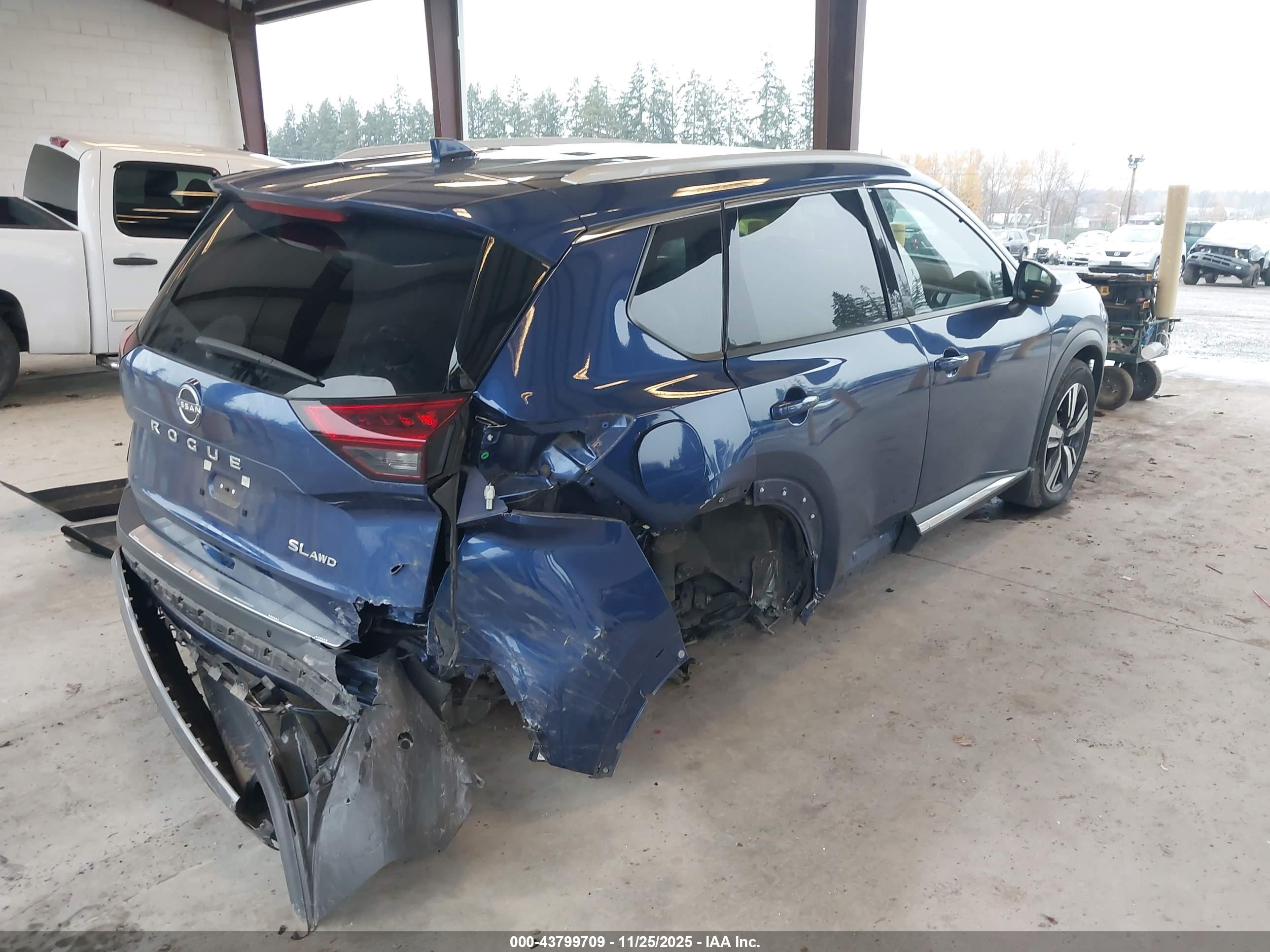 NISSAN ROGUE image 4