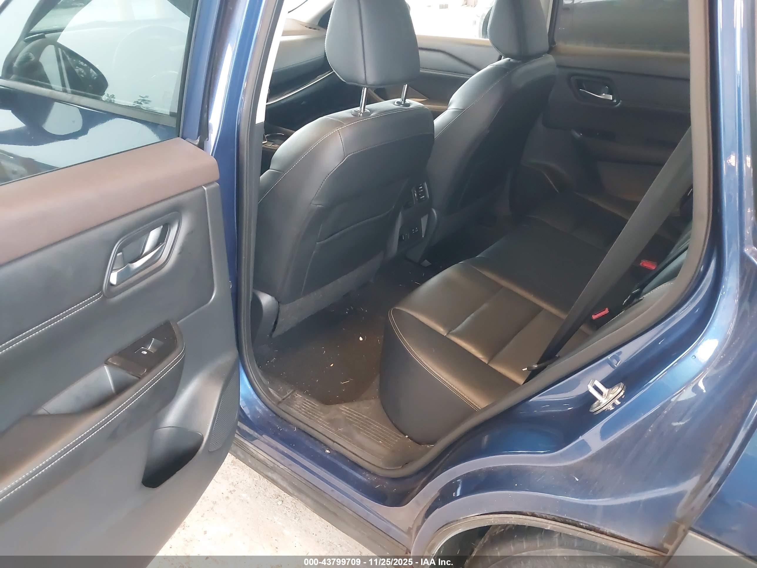 NISSAN ROGUE image 8